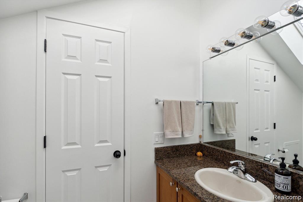 677 E Lincoln Street Unit: 4