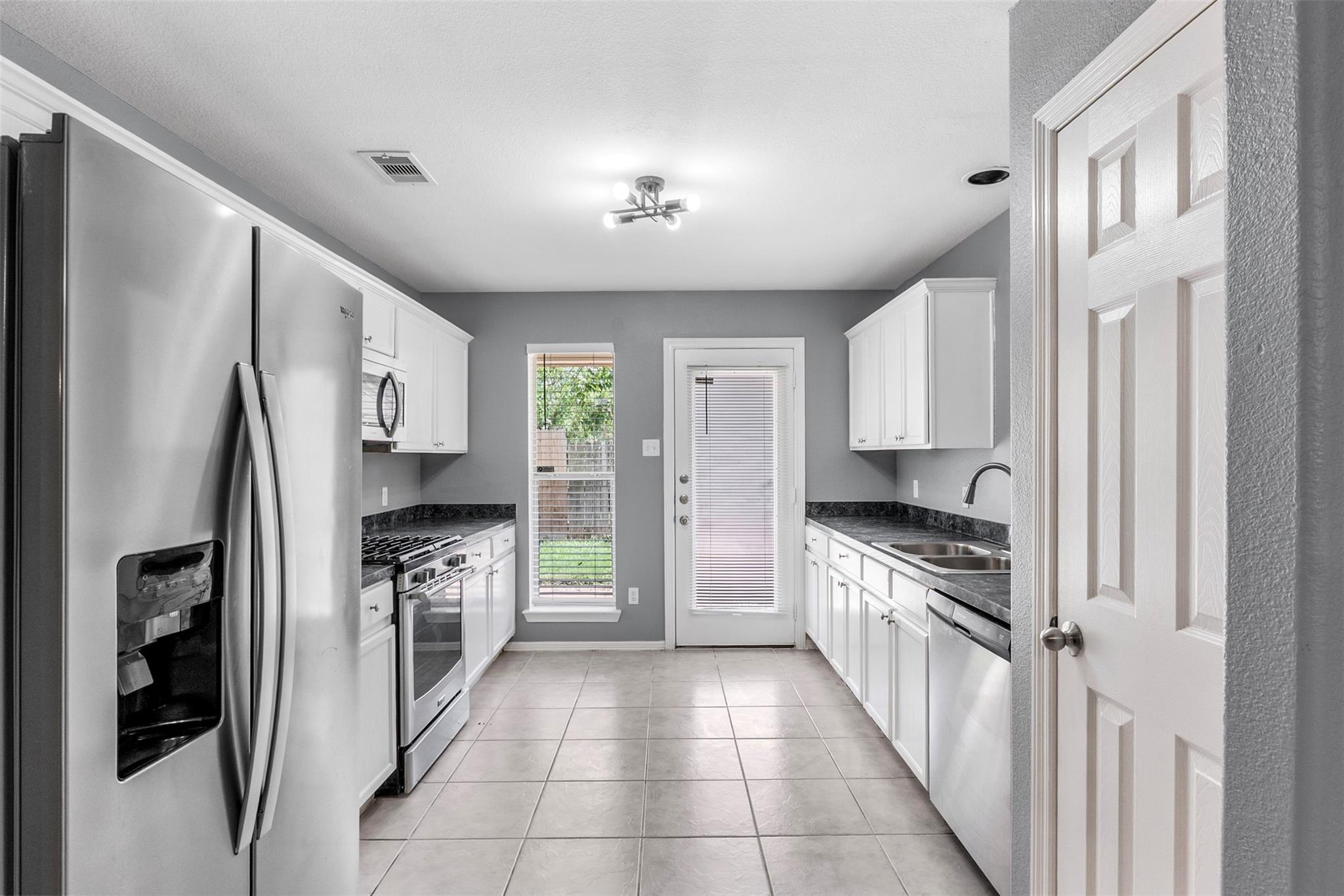 1815 Sherwood Forest Circle