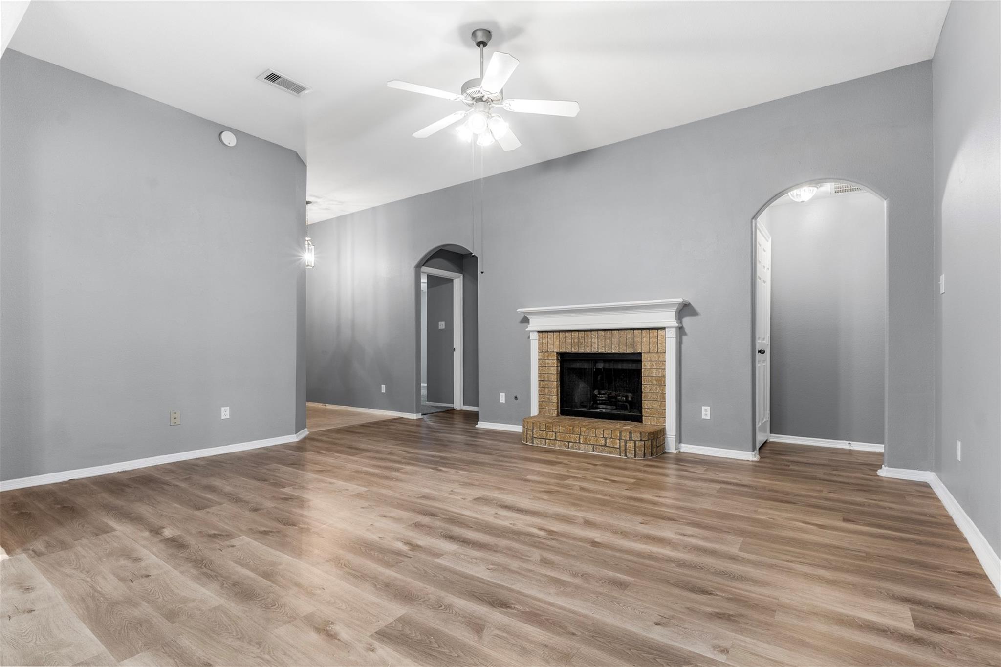 1815 Sherwood Forest Circle
