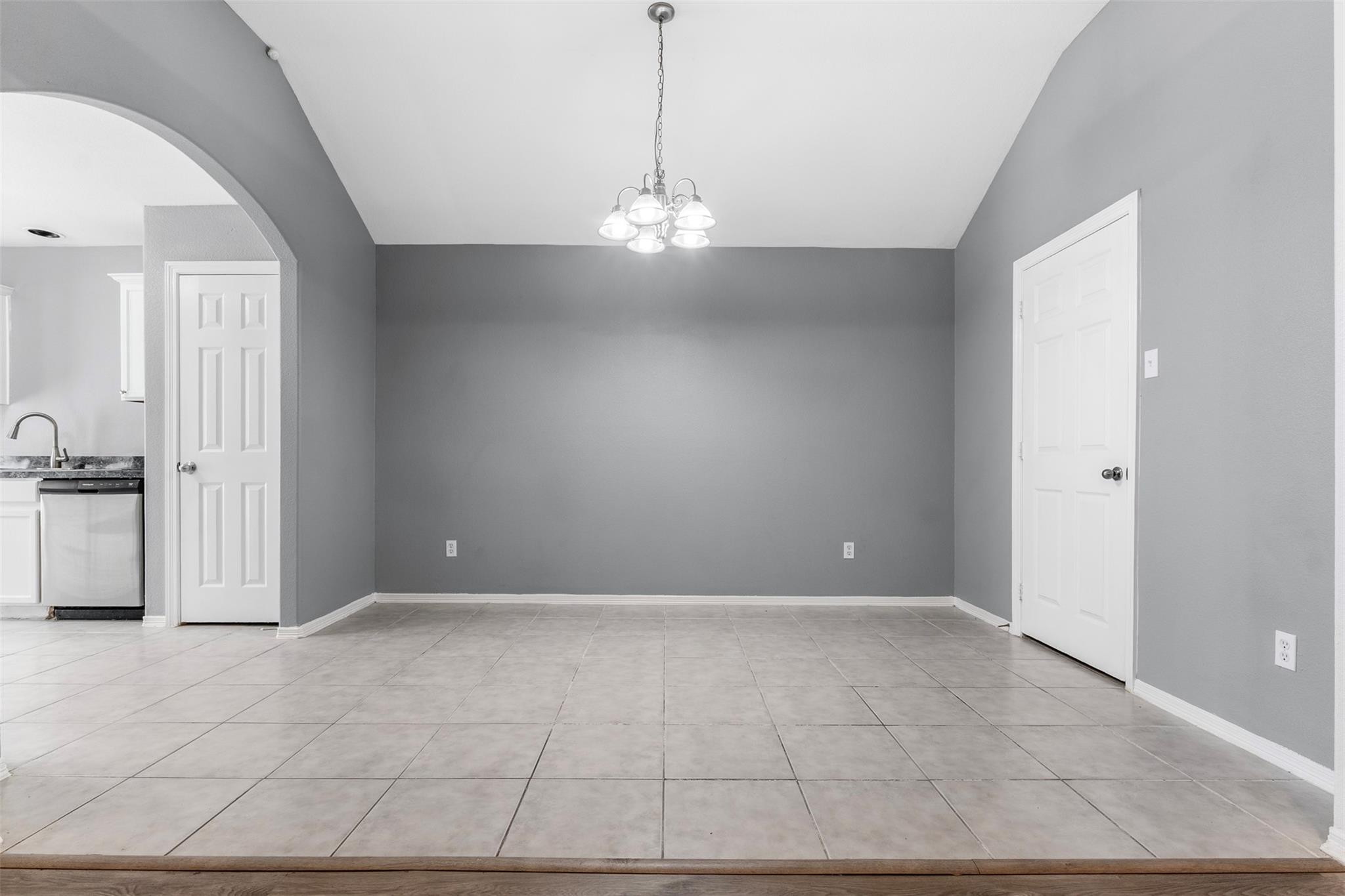 1815 Sherwood Forest Circle