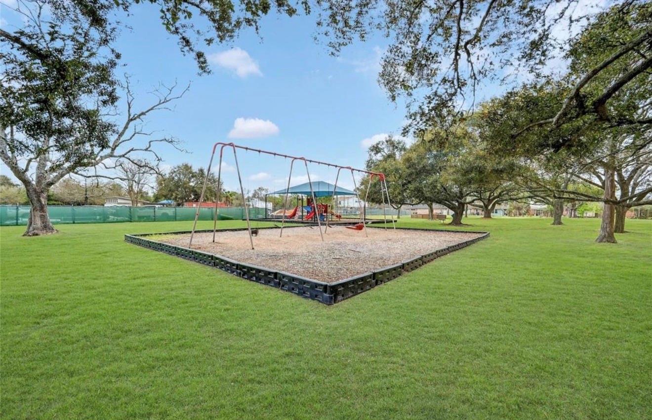 1808 Dolphin Drive