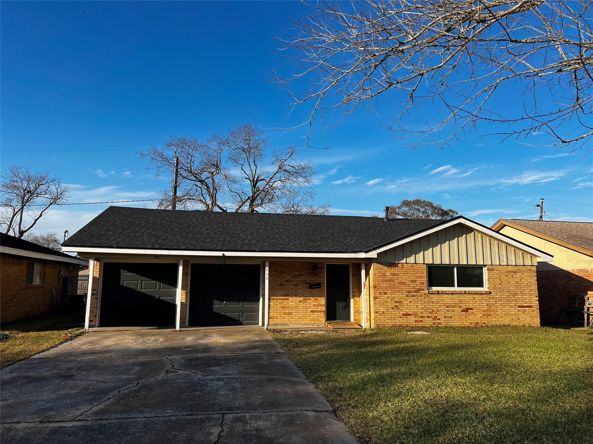 1808 Dolphin Drive