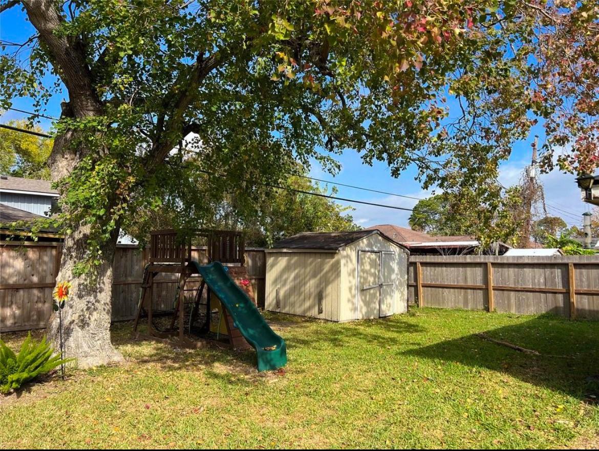 1808 Dolphin Drive