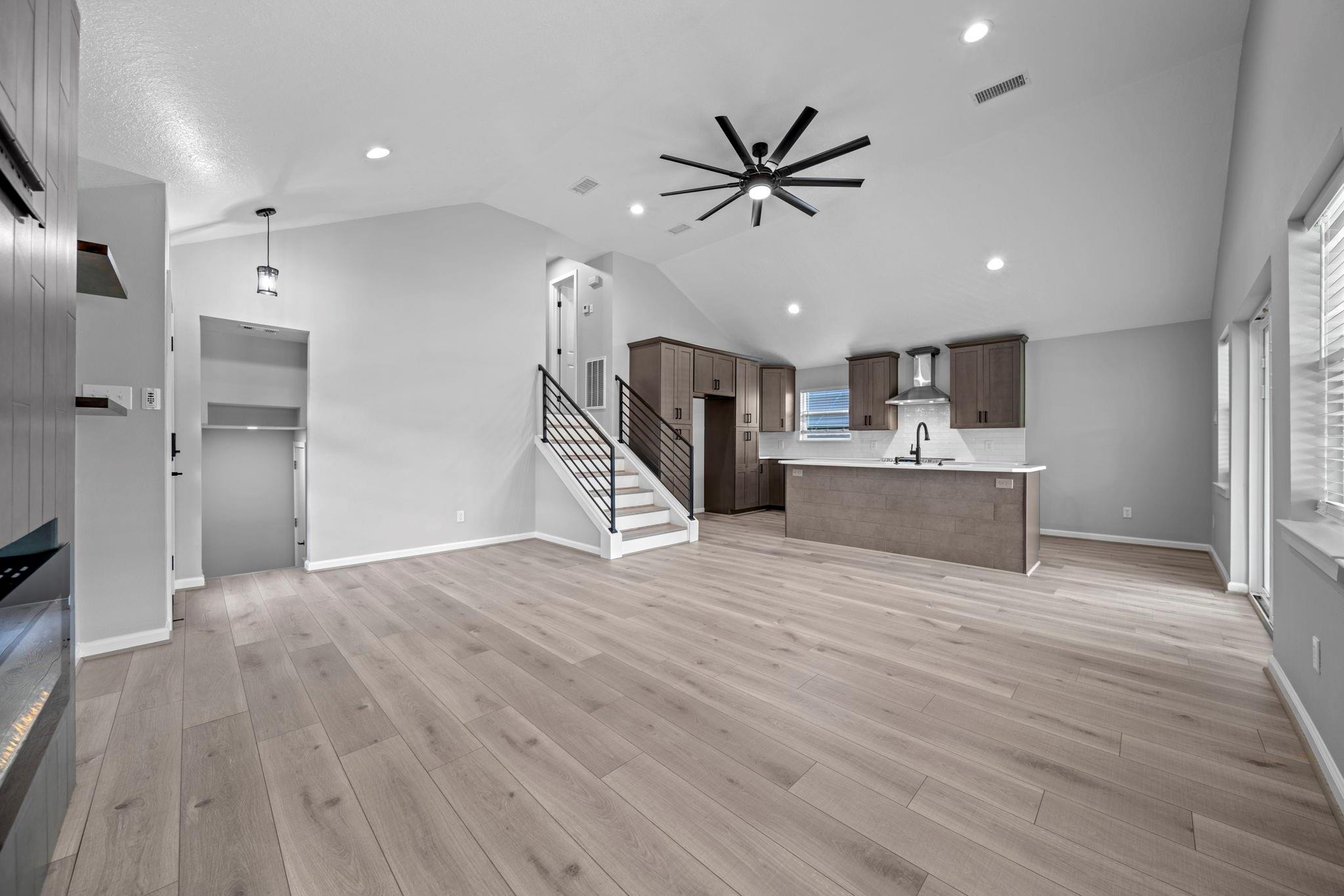 128 Clear Water Street W