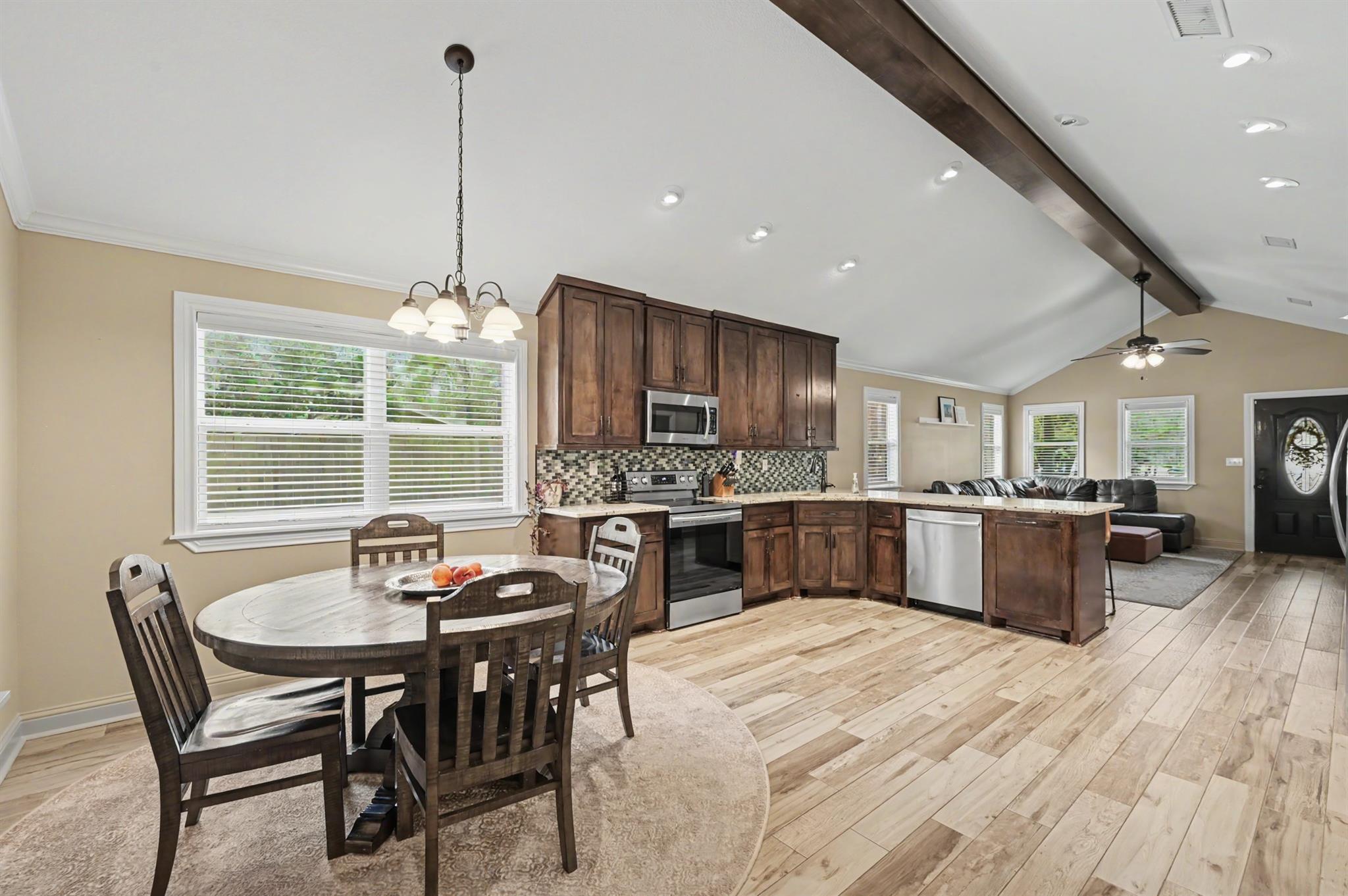 9589 Thousand Oaks Loop