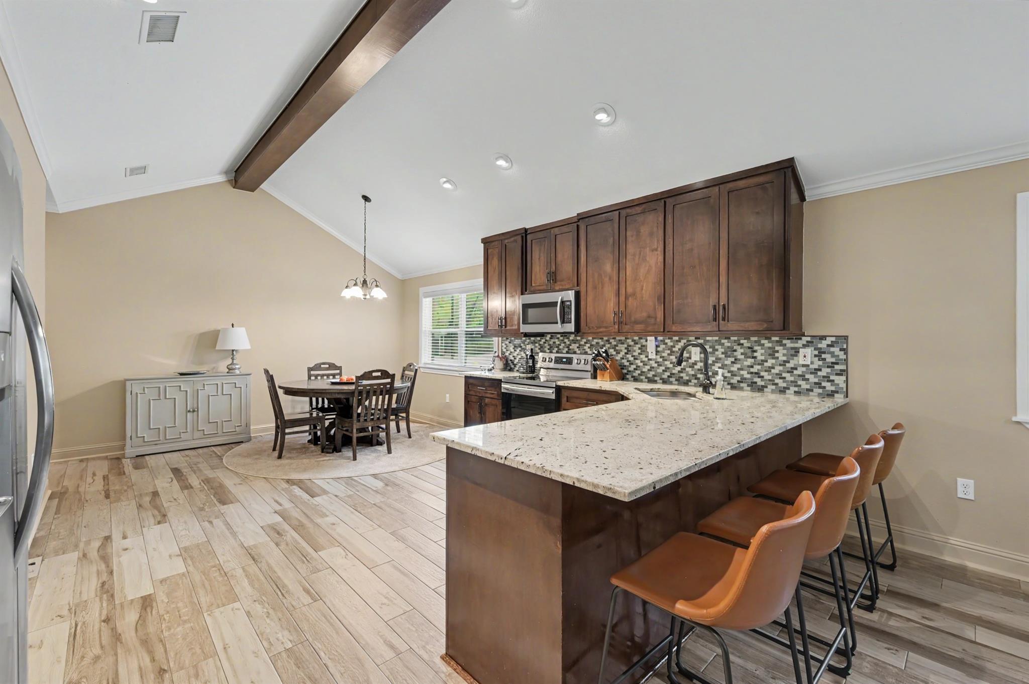 9589 Thousand Oaks Loop