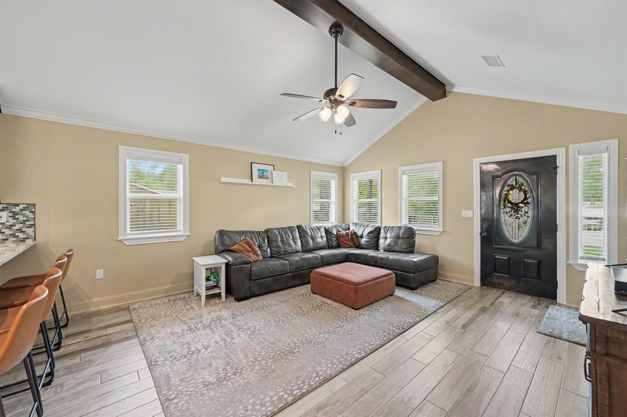 9589 Thousand Oaks Loop