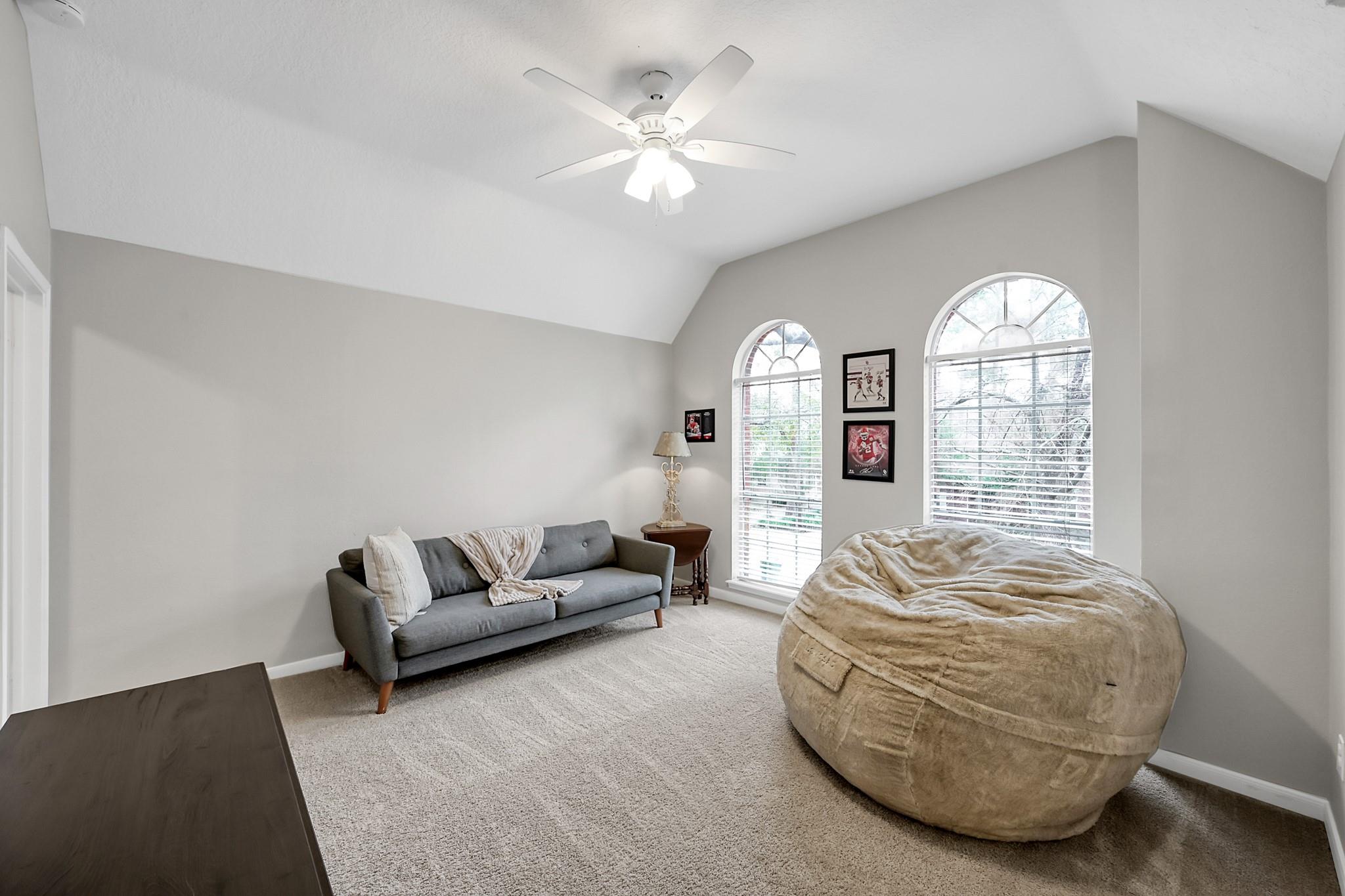 31 E Amberglow Circle