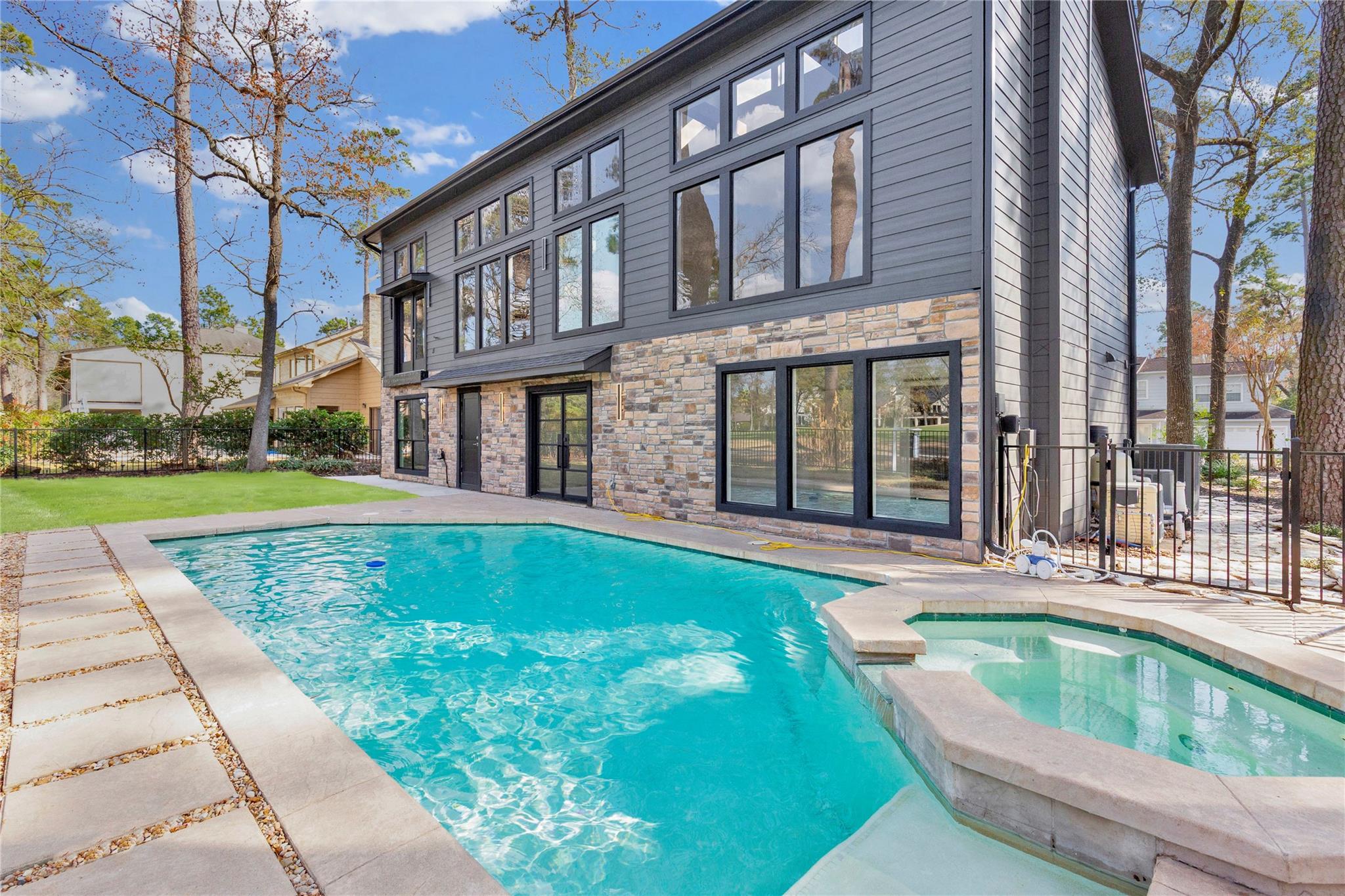 20 Buttonbush Ct