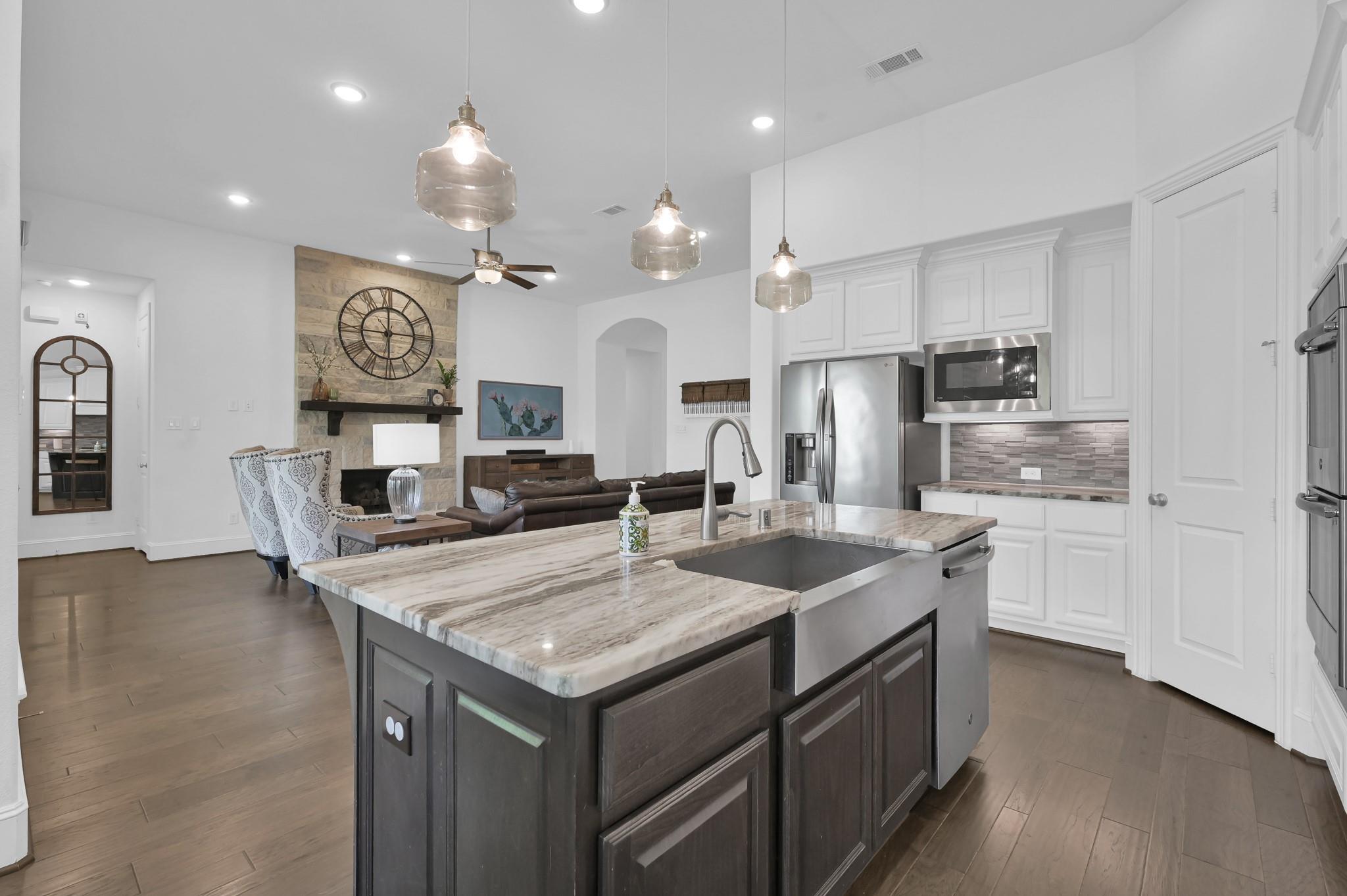 1411 Layla Sage Loop