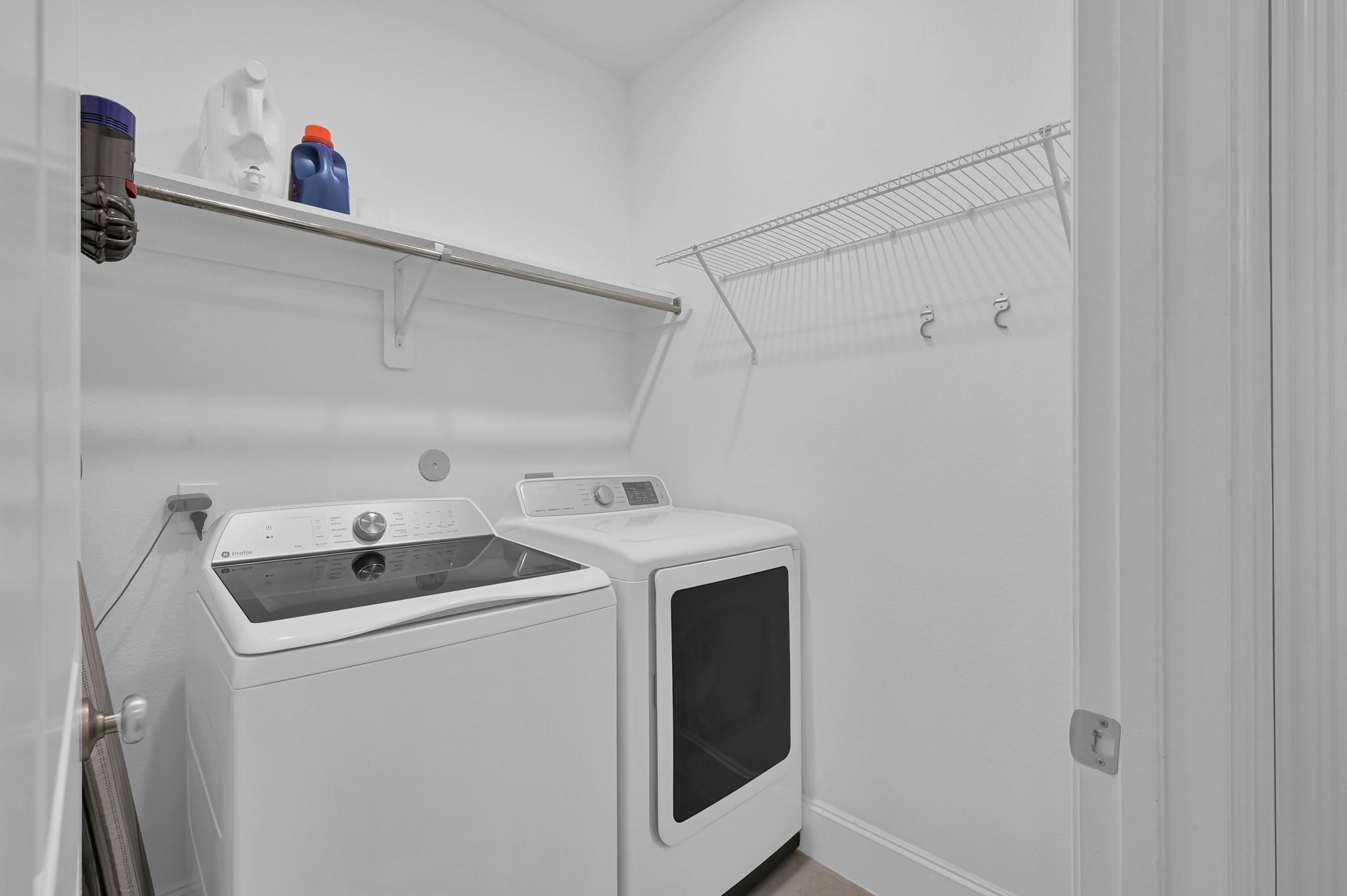 1411 Layla Sage Loop