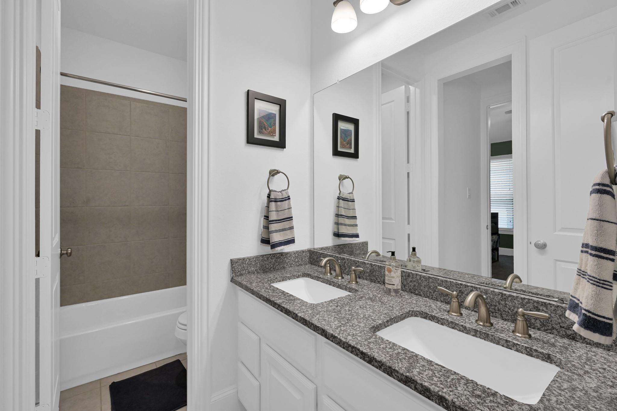 1411 Layla Sage Loop