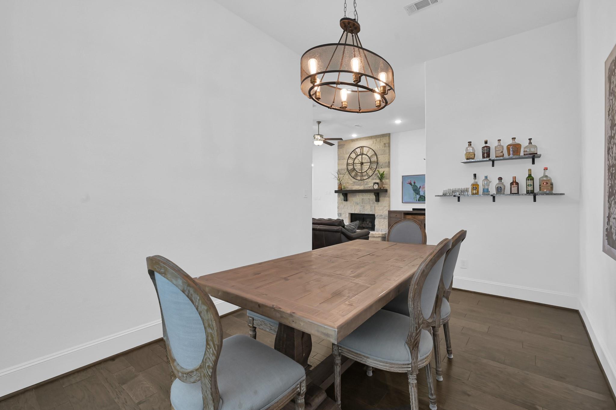 1411 Layla Sage Loop