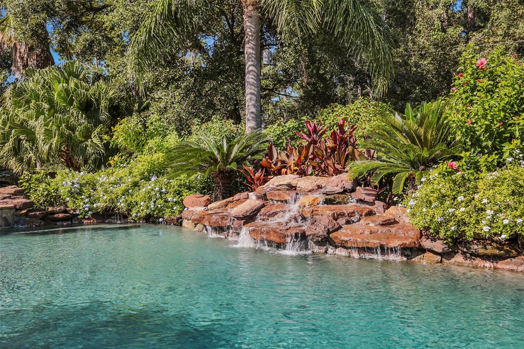 2415 Coachlight Lane