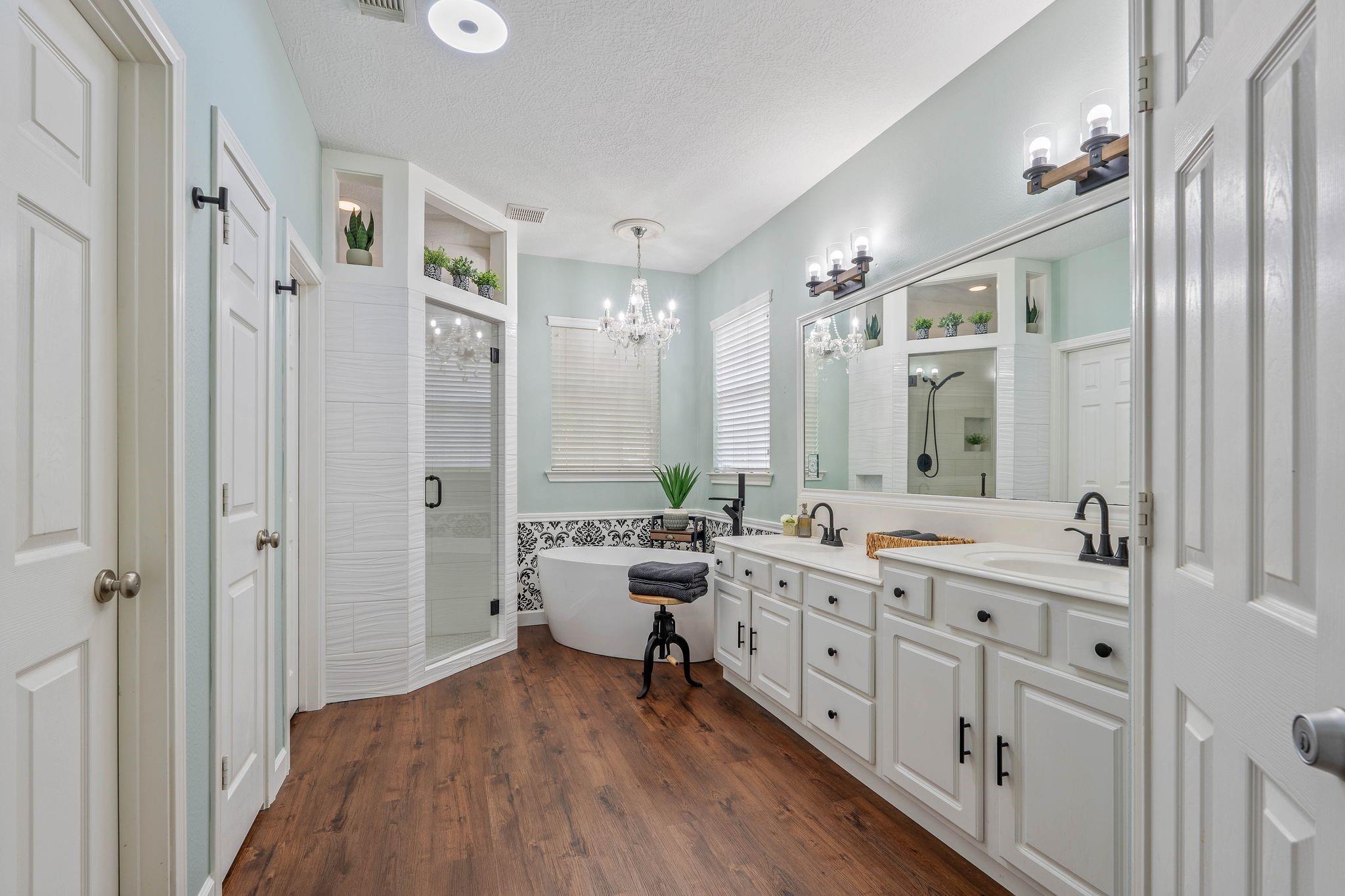 2415 Coachlight Lane