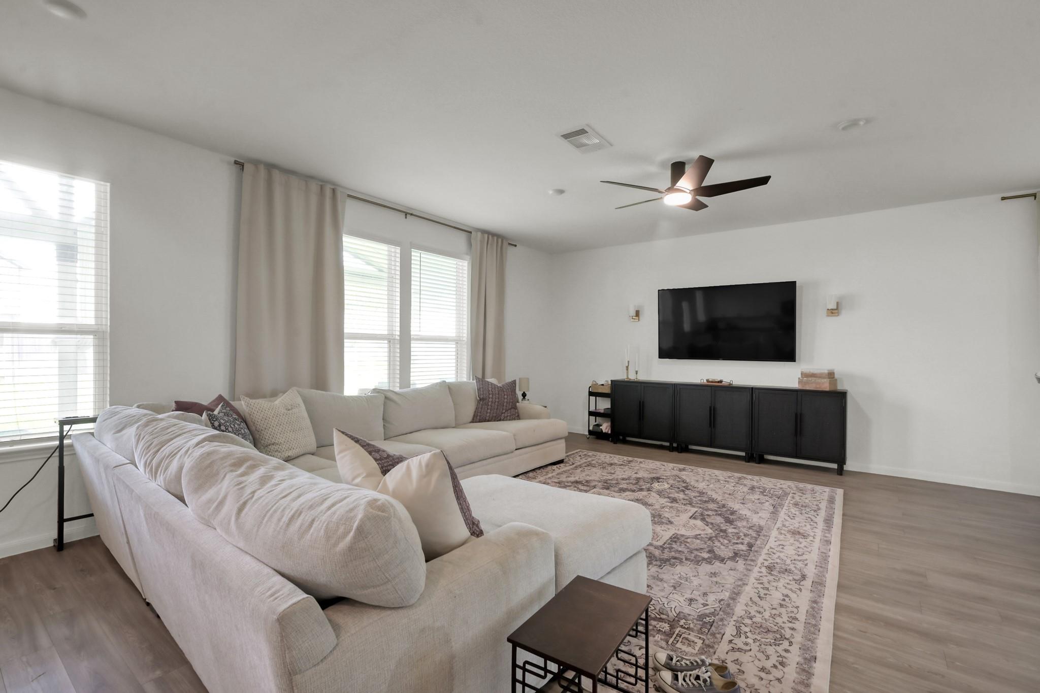 23562 Glenbuck Street