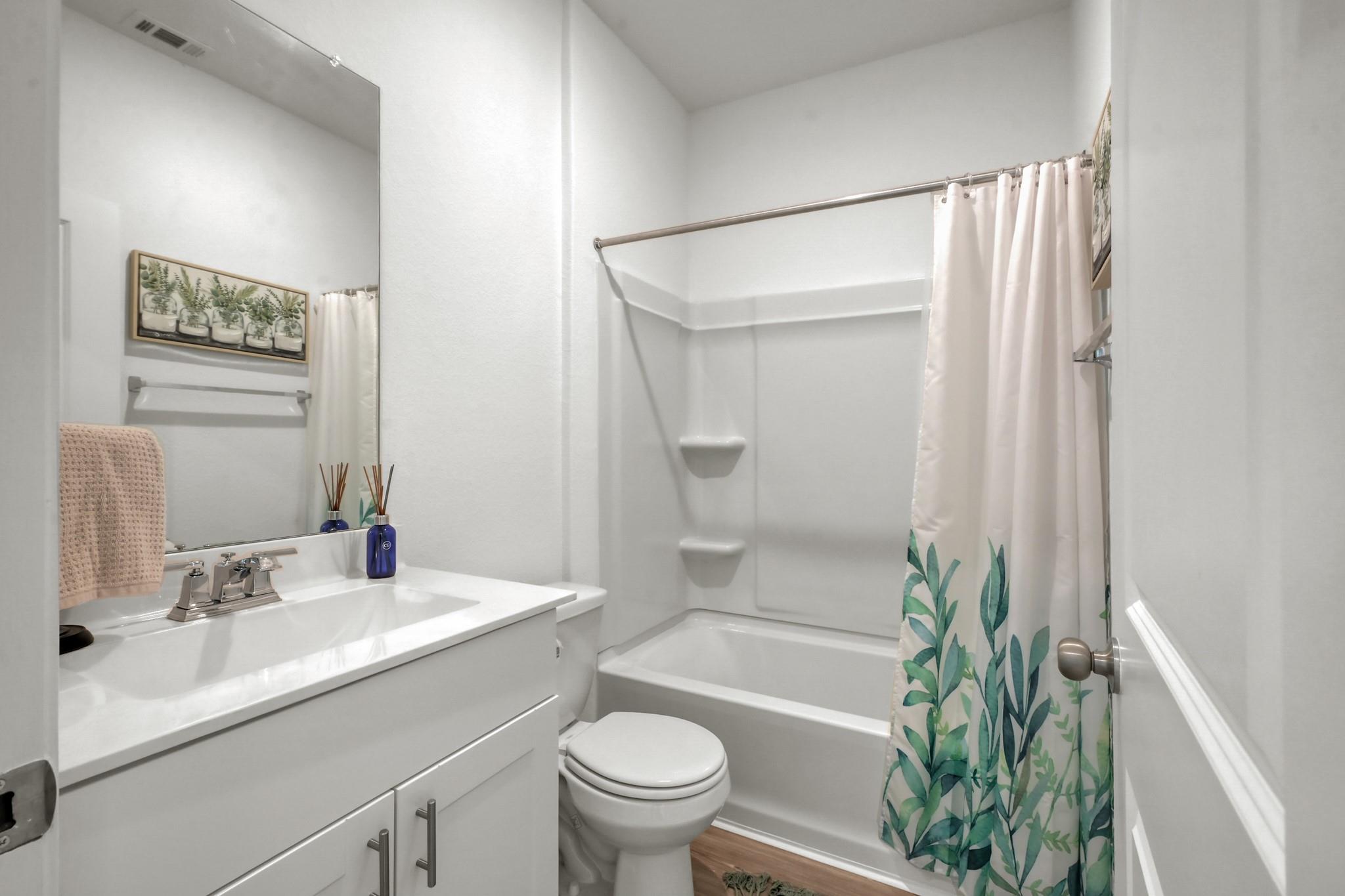 23562 Glenbuck Street