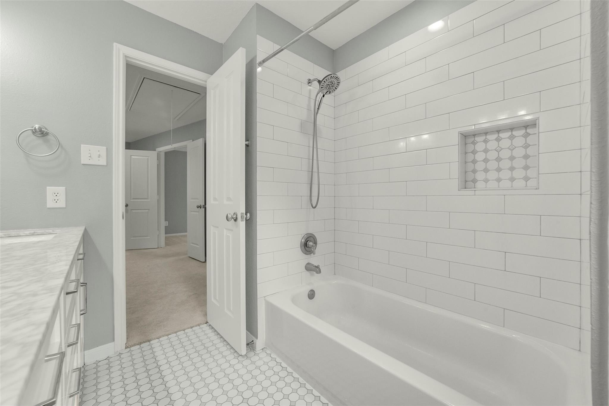 22 E New Avery Place