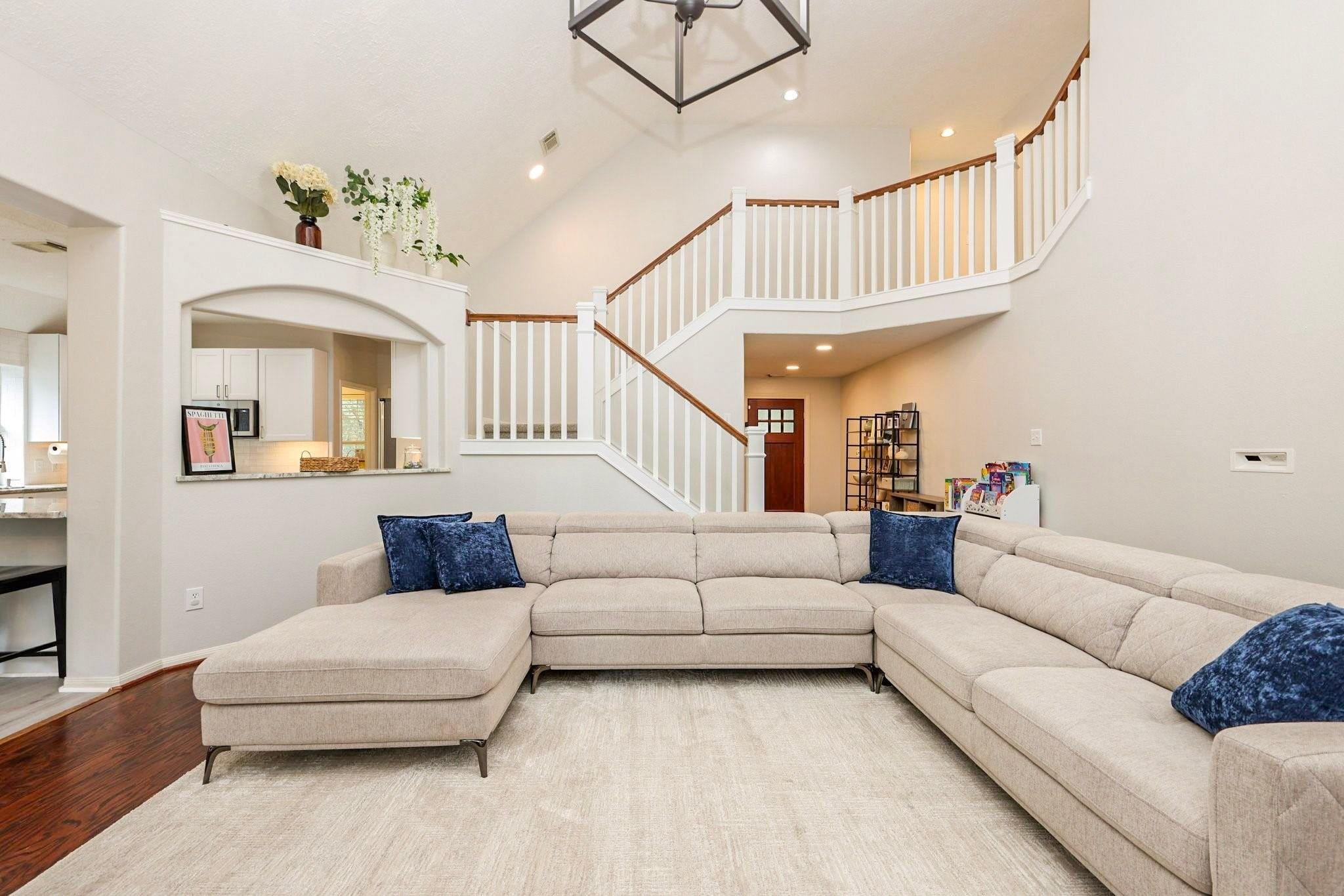 34 S Hawthorne Hollow Circle
