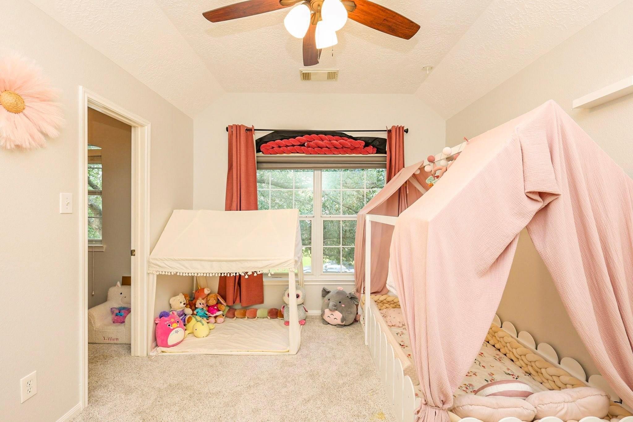 34 S Hawthorne Hollow Circle