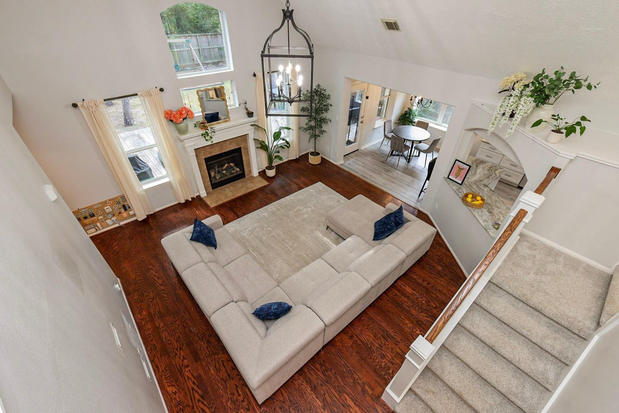 34 S Hawthorne Hollow Circle
