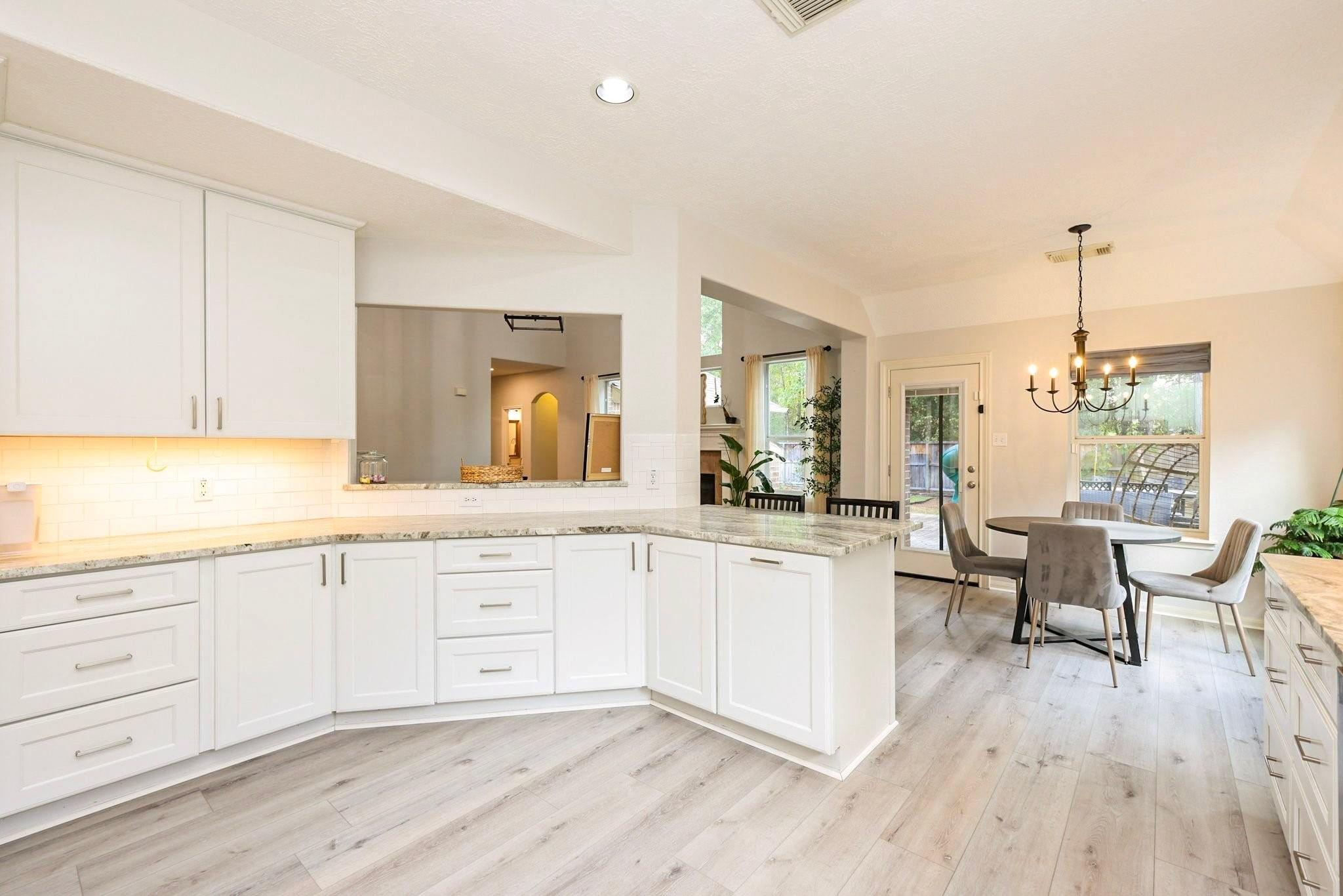 34 S Hawthorne Hollow Circle