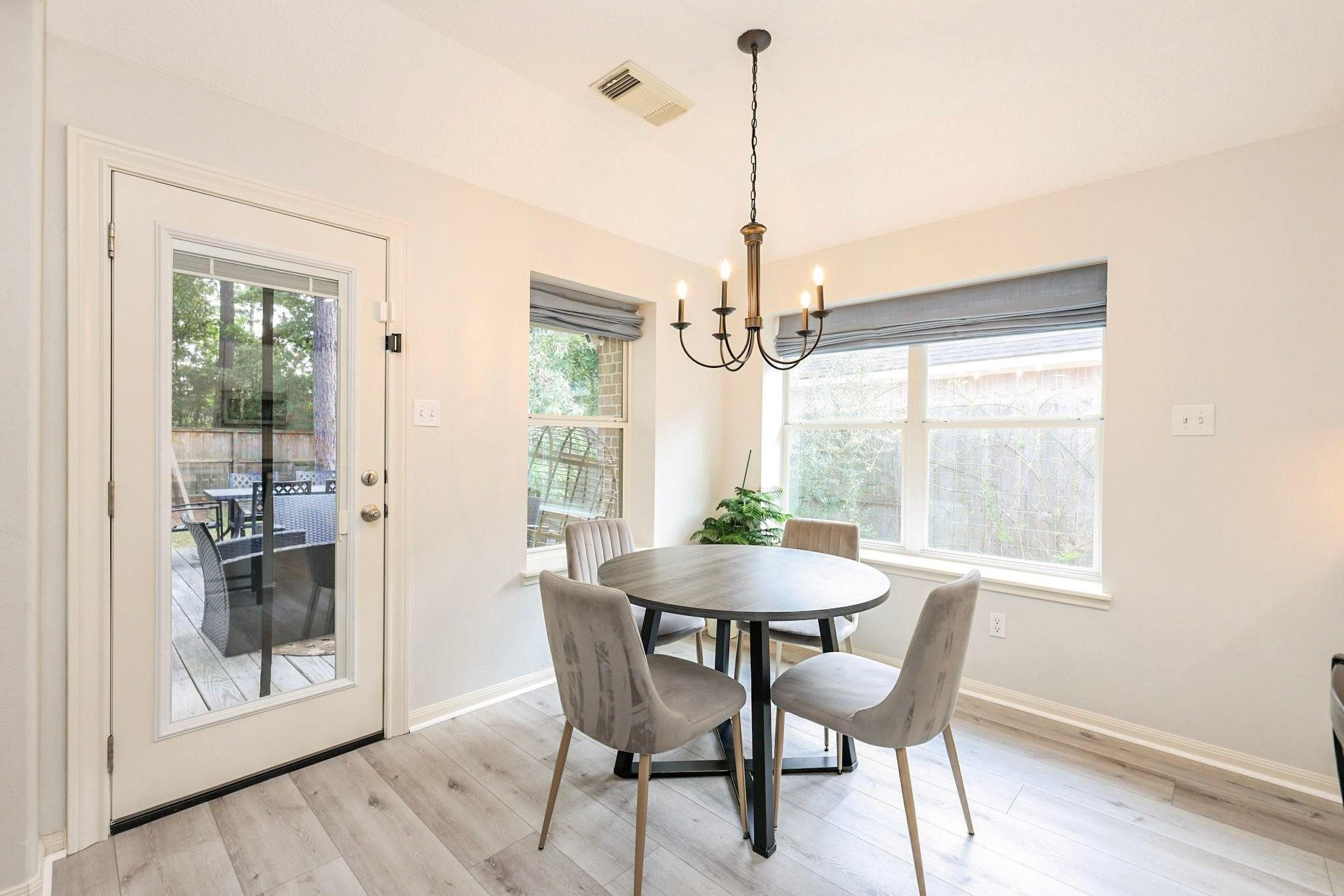 34 S Hawthorne Hollow Circle