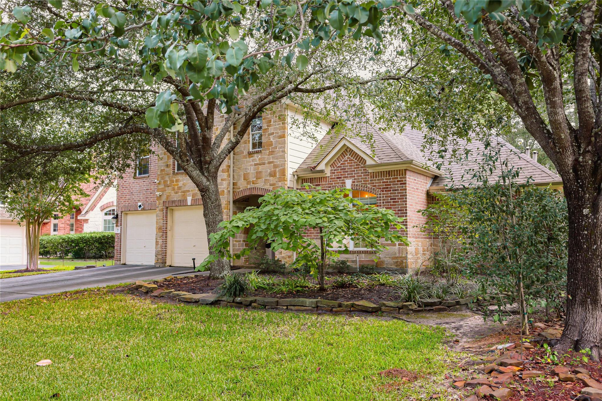 34 S Hawthorne Hollow Circle