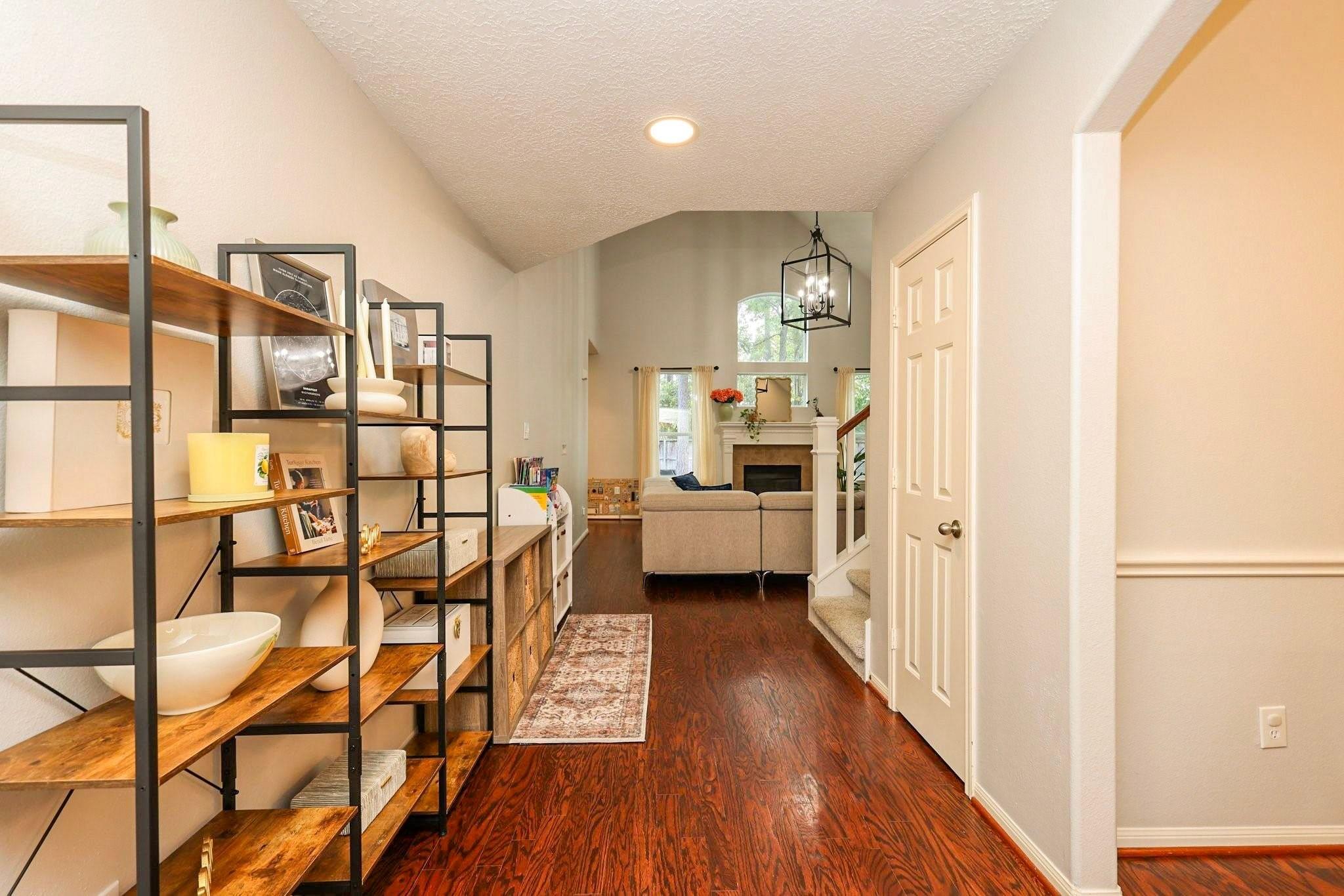 34 S Hawthorne Hollow Circle