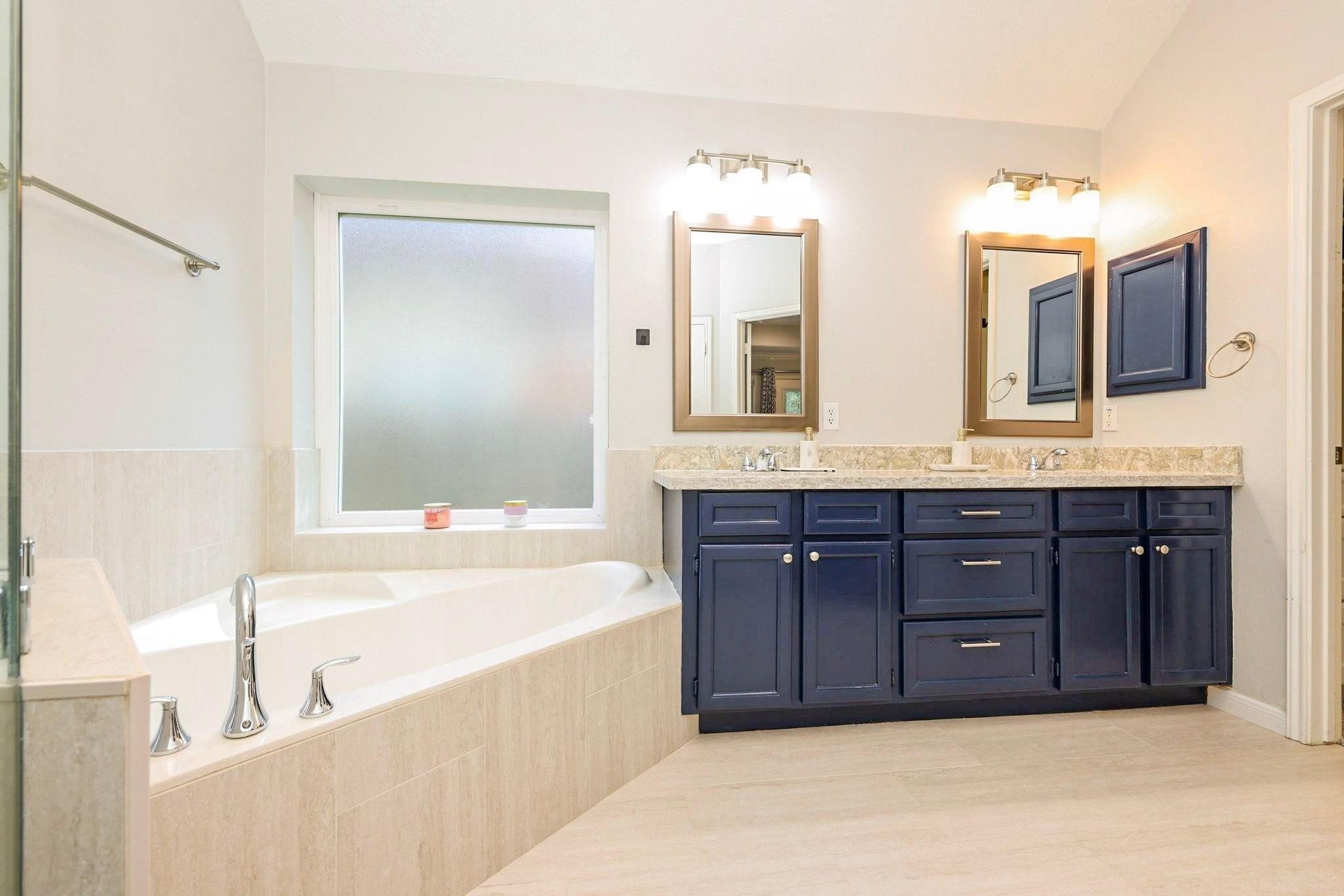 34 S Hawthorne Hollow Circle