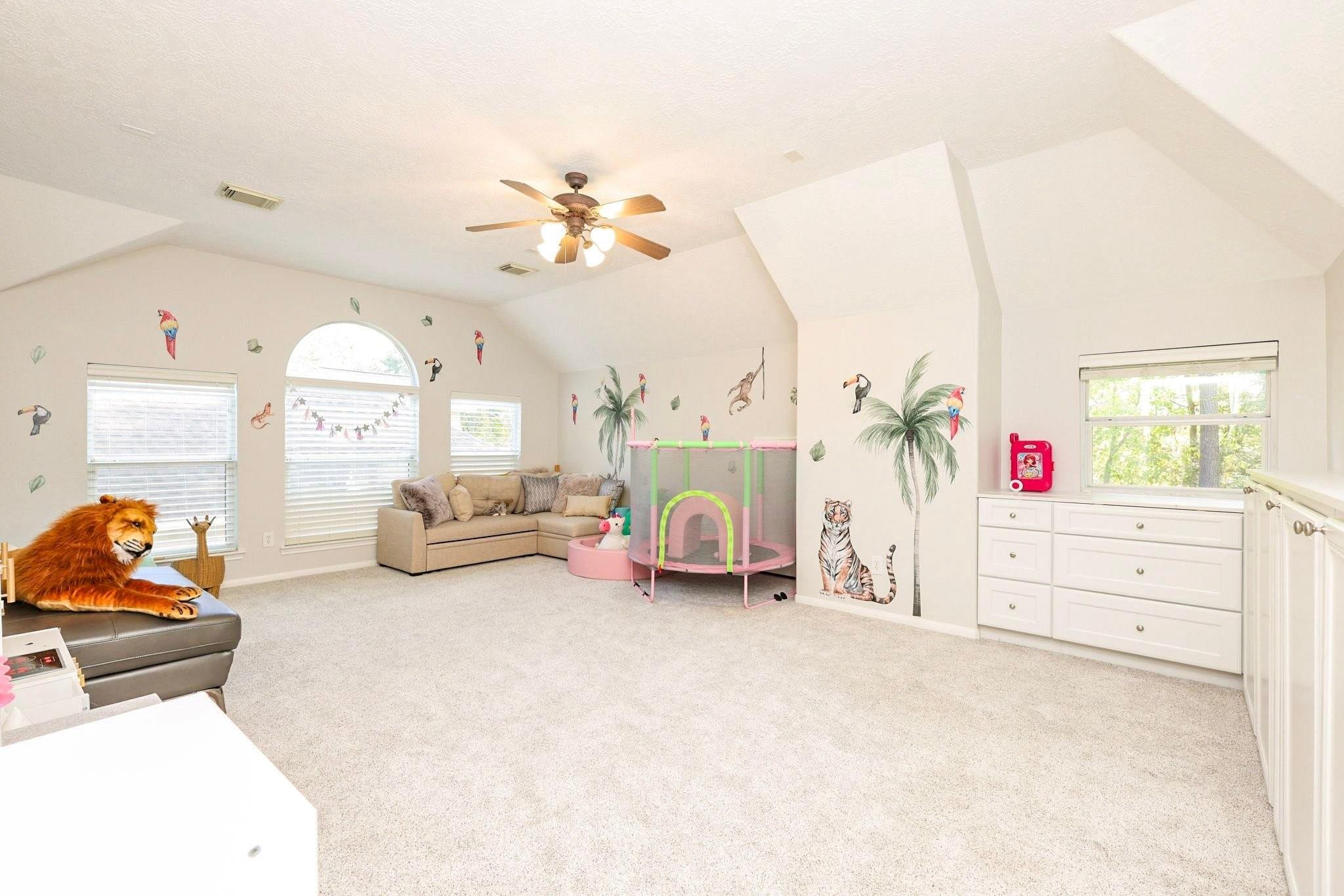 34 S Hawthorne Hollow Circle