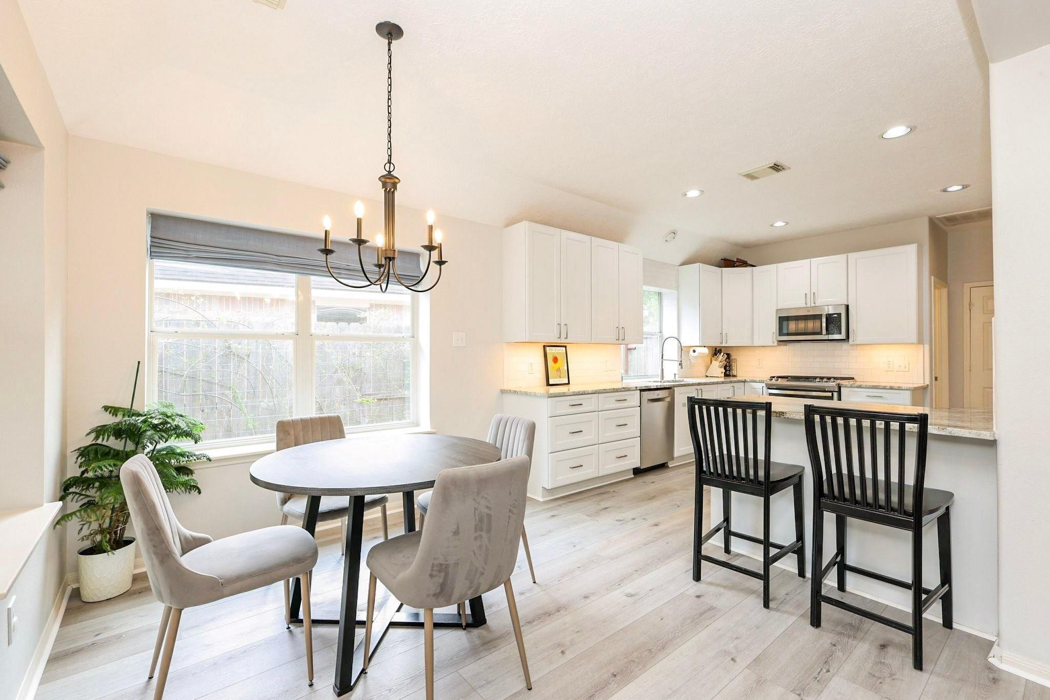 34 S Hawthorne Hollow Circle