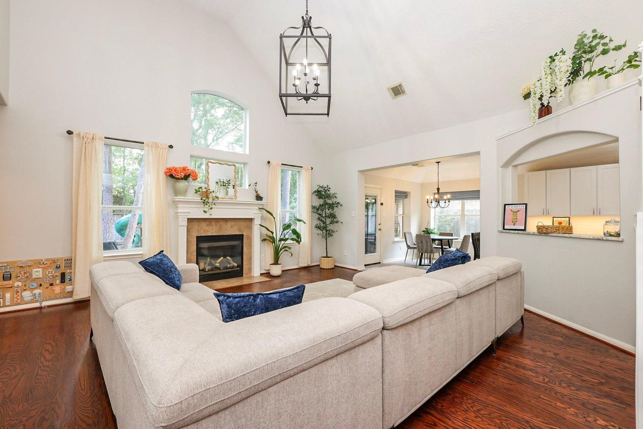 34 S Hawthorne Hollow Circle