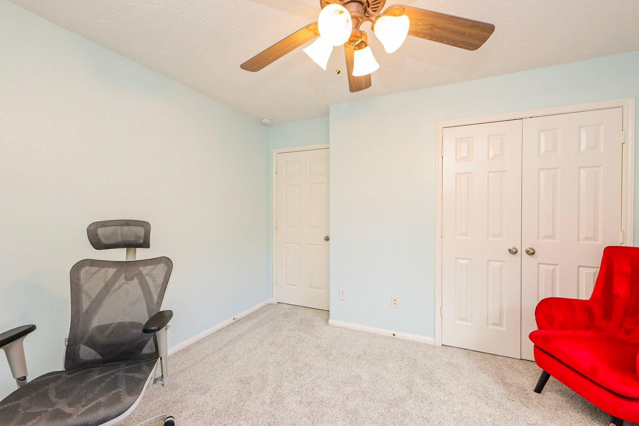 34 S Hawthorne Hollow Circle