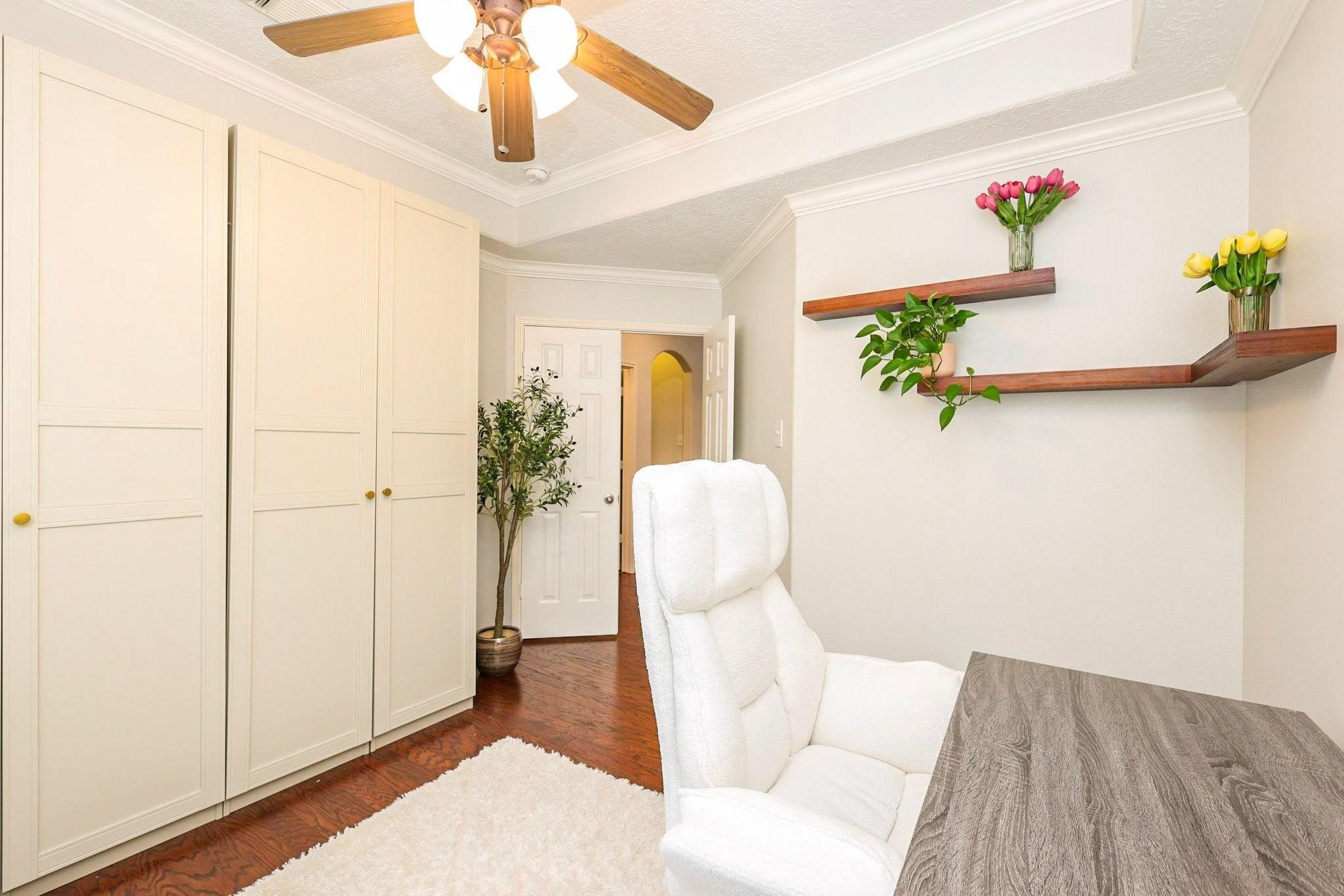 34 S Hawthorne Hollow Circle