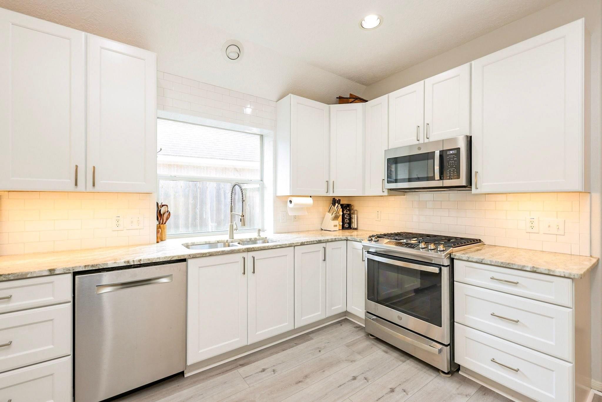 34 S Hawthorne Hollow Circle