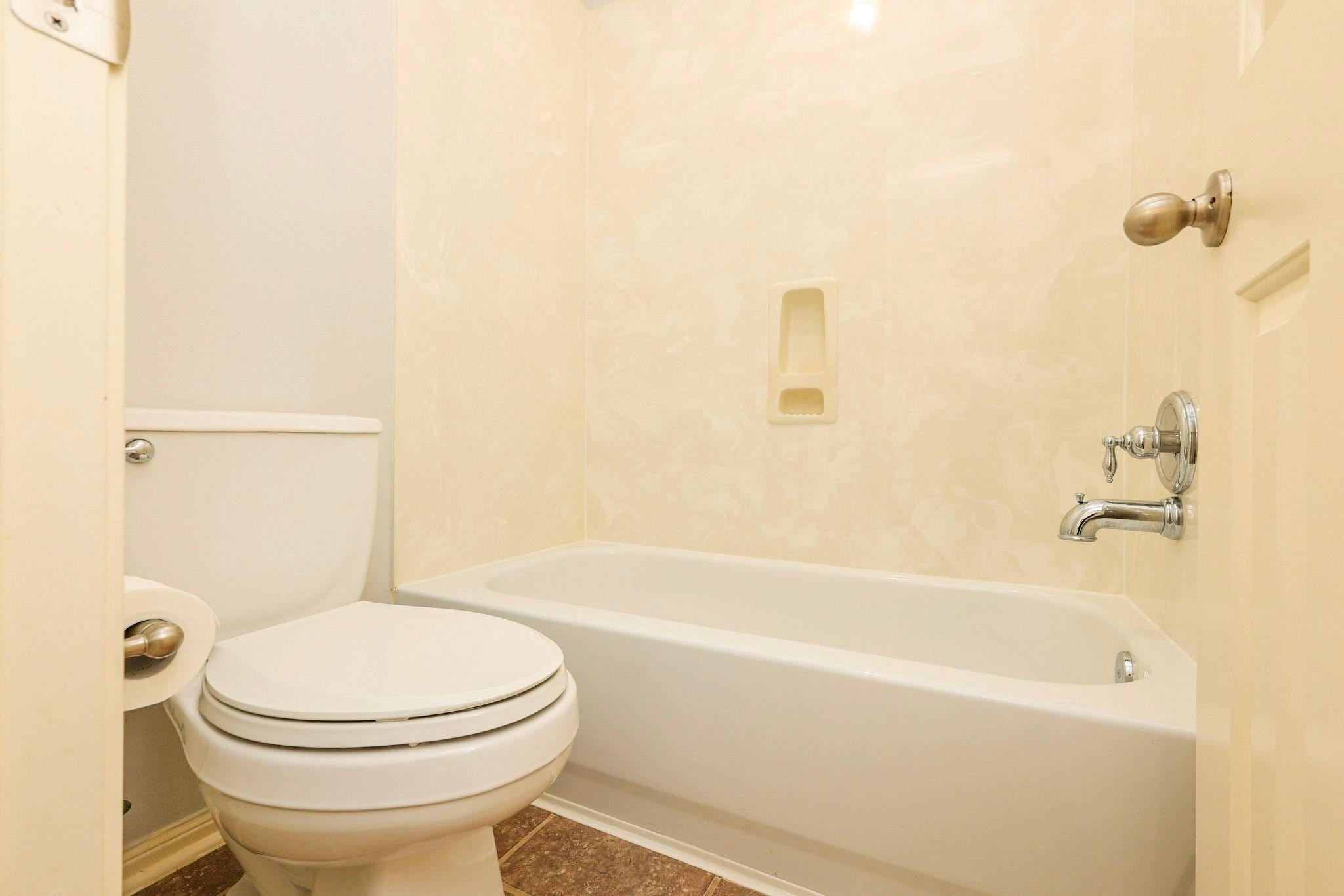 34 S Hawthorne Hollow Circle