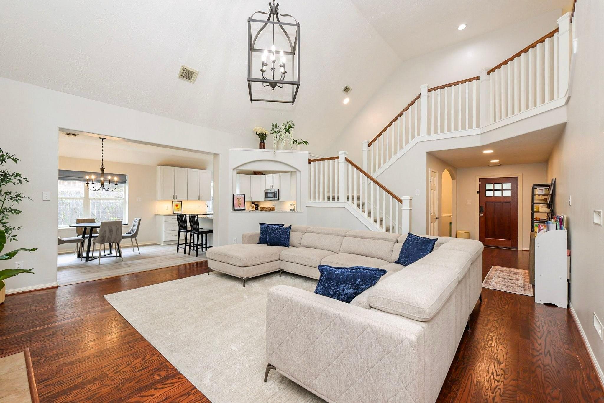 34 S Hawthorne Hollow Circle