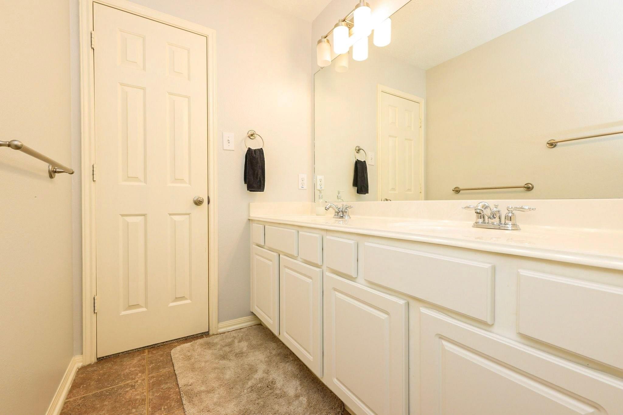 34 S Hawthorne Hollow Circle