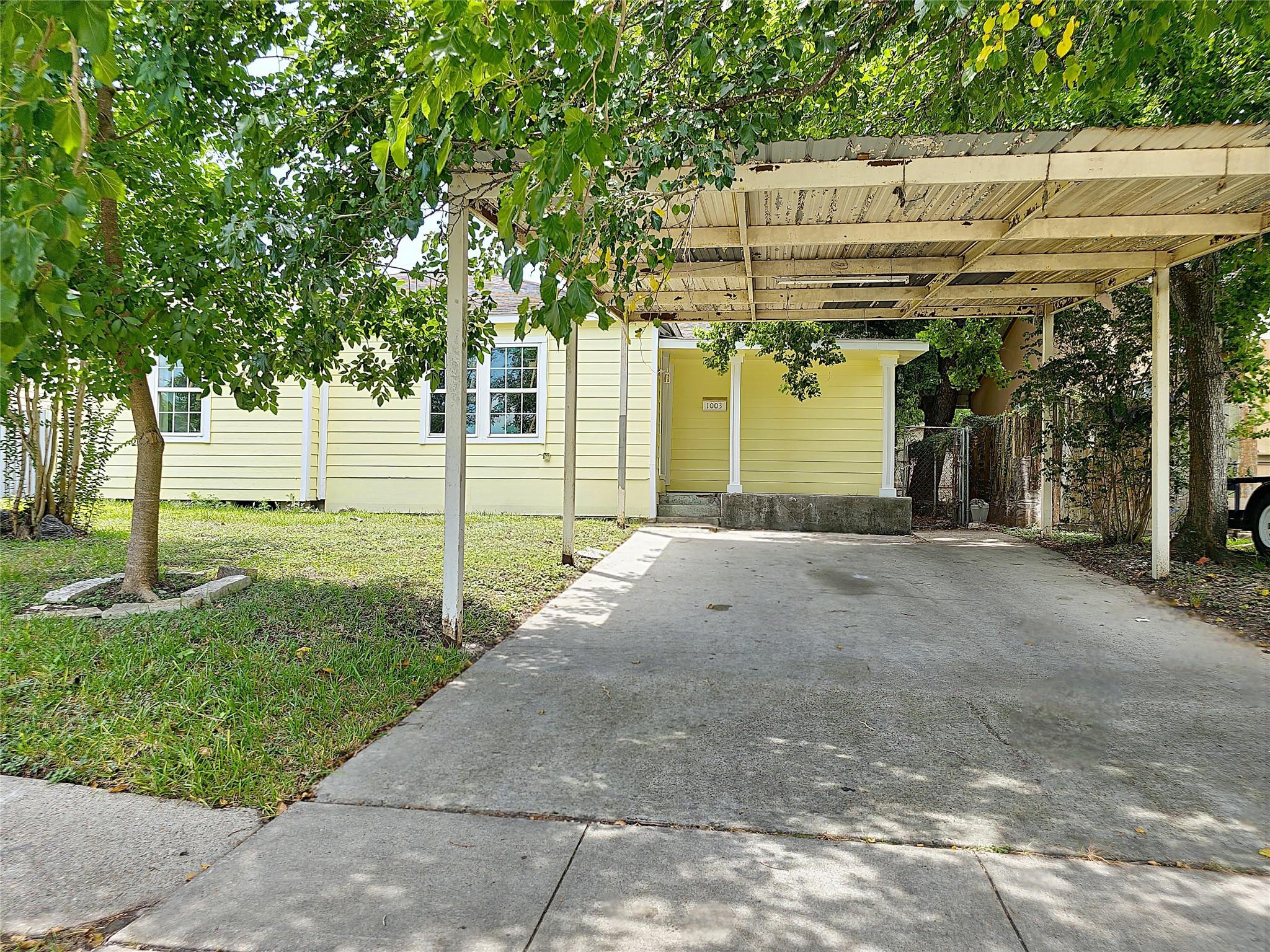 1003 W Hart Avenue