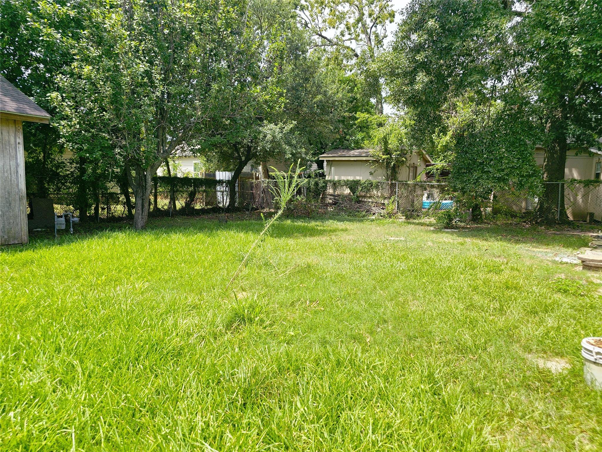 1003 W Hart Avenue
