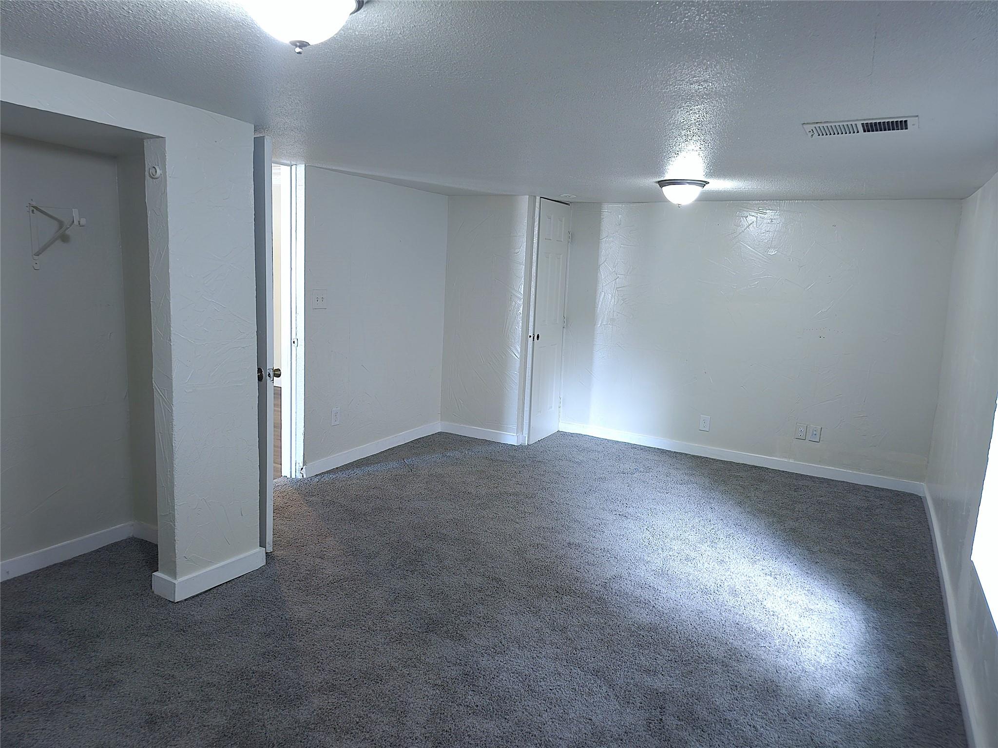 1003 W Hart Avenue