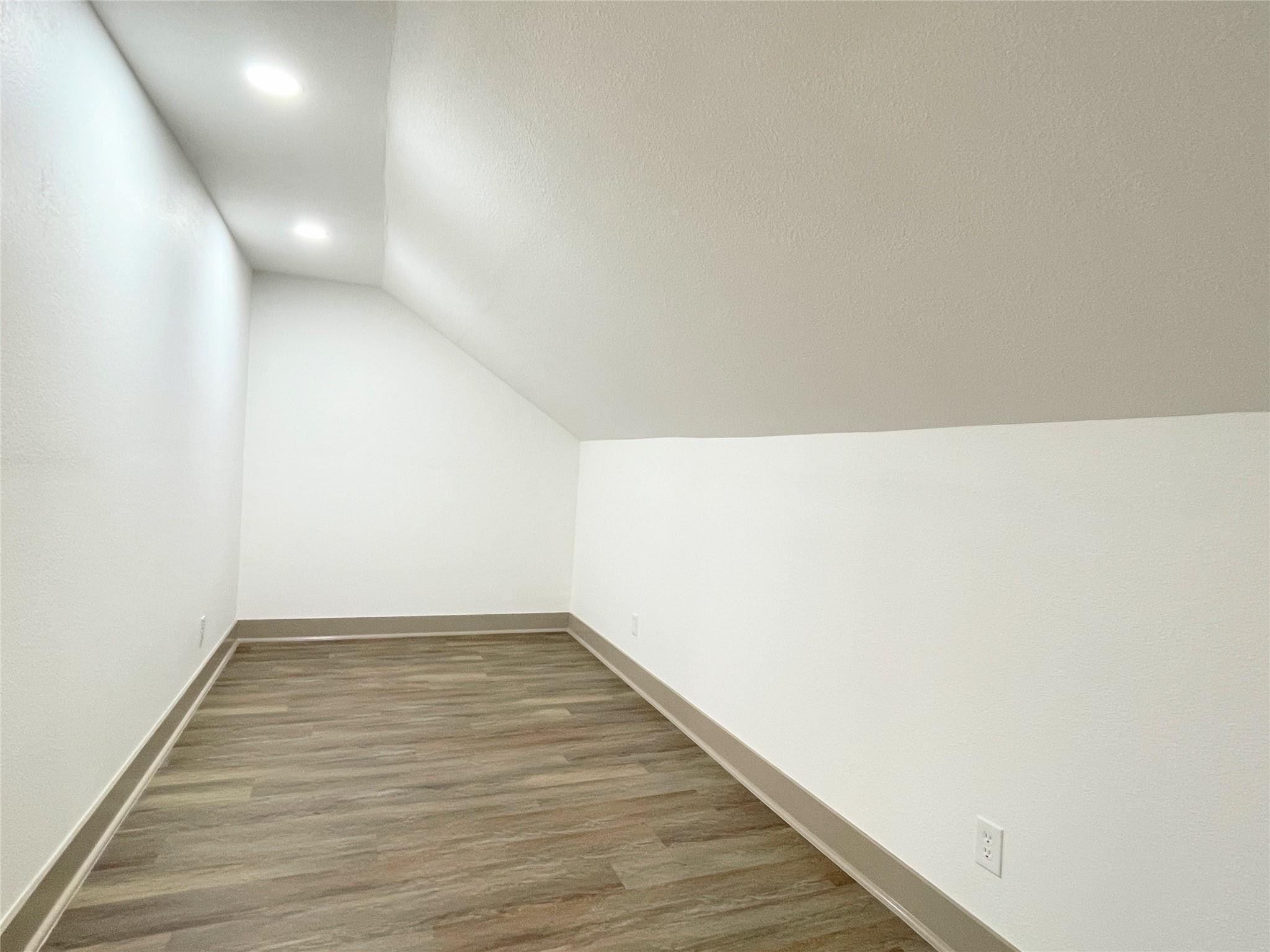 210 W Crescent Drive