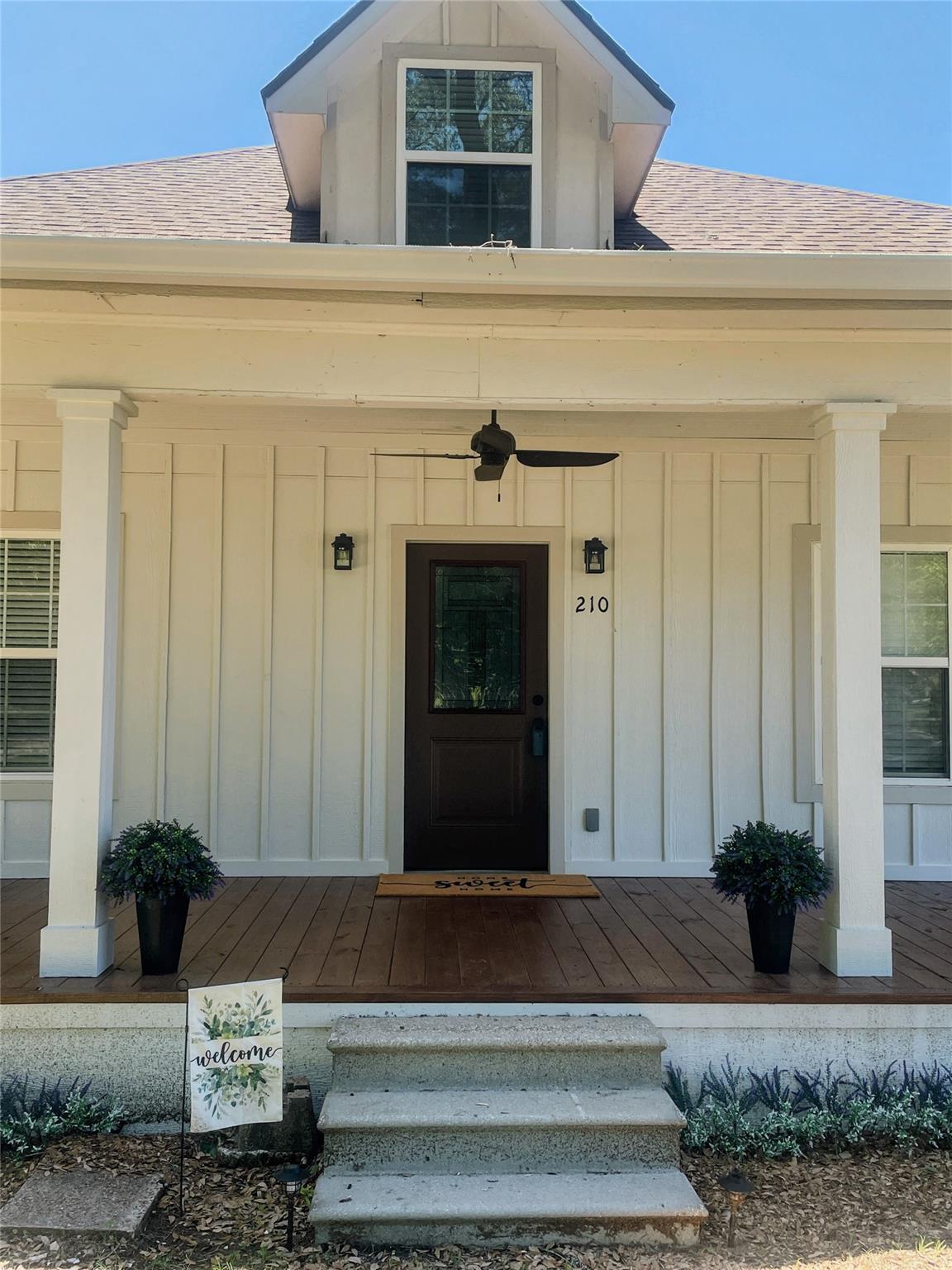 210 W Crescent Drive