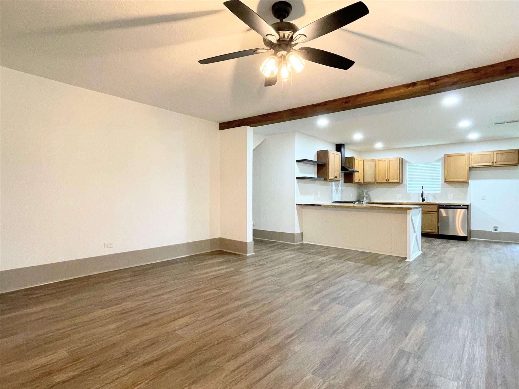 210 W Crescent Drive