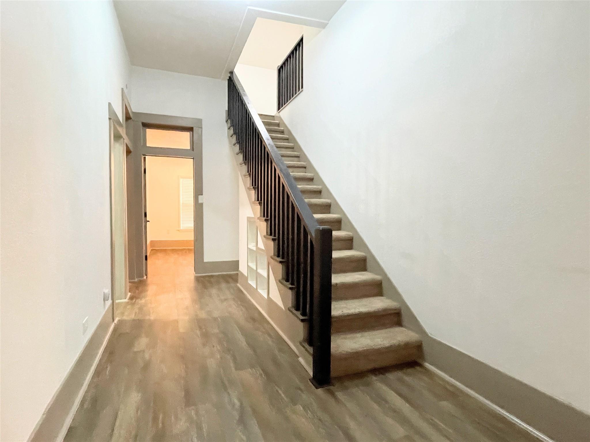 210 W Crescent Drive