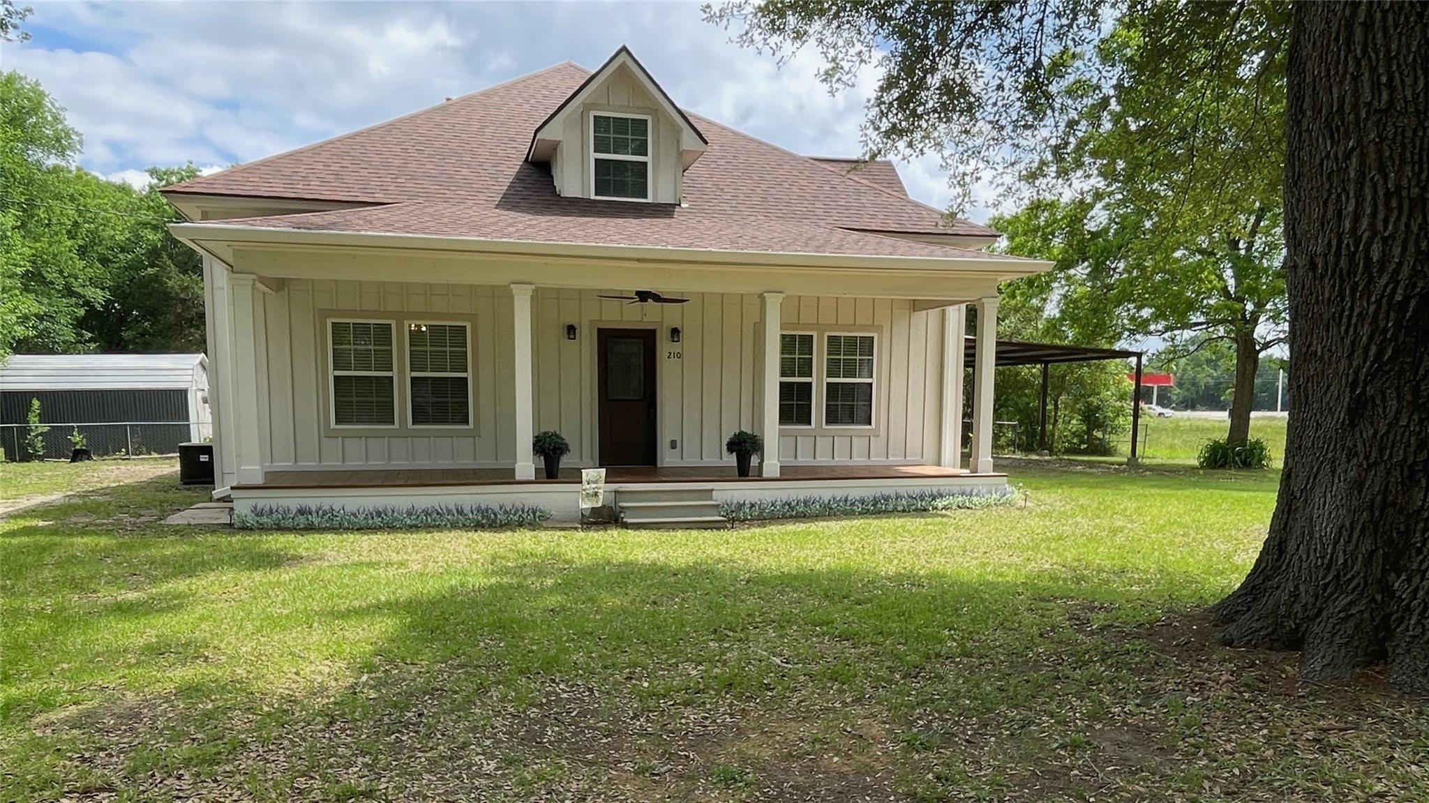 210 W Crescent Drive