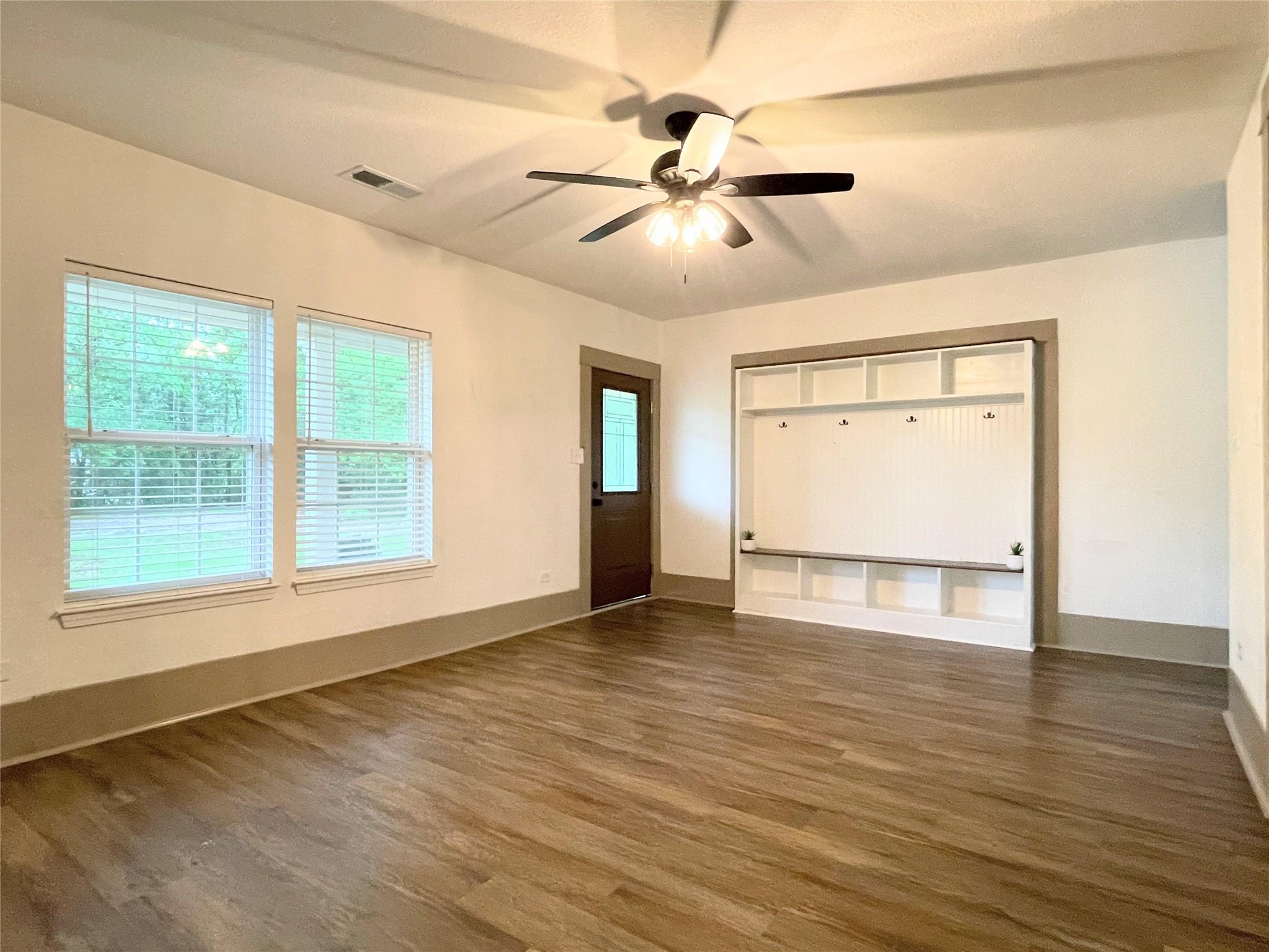 210 W Crescent Drive