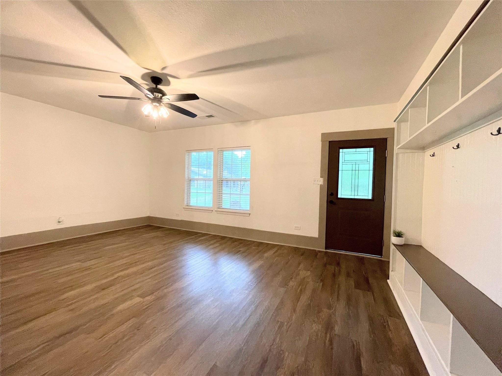 210 W Crescent Drive