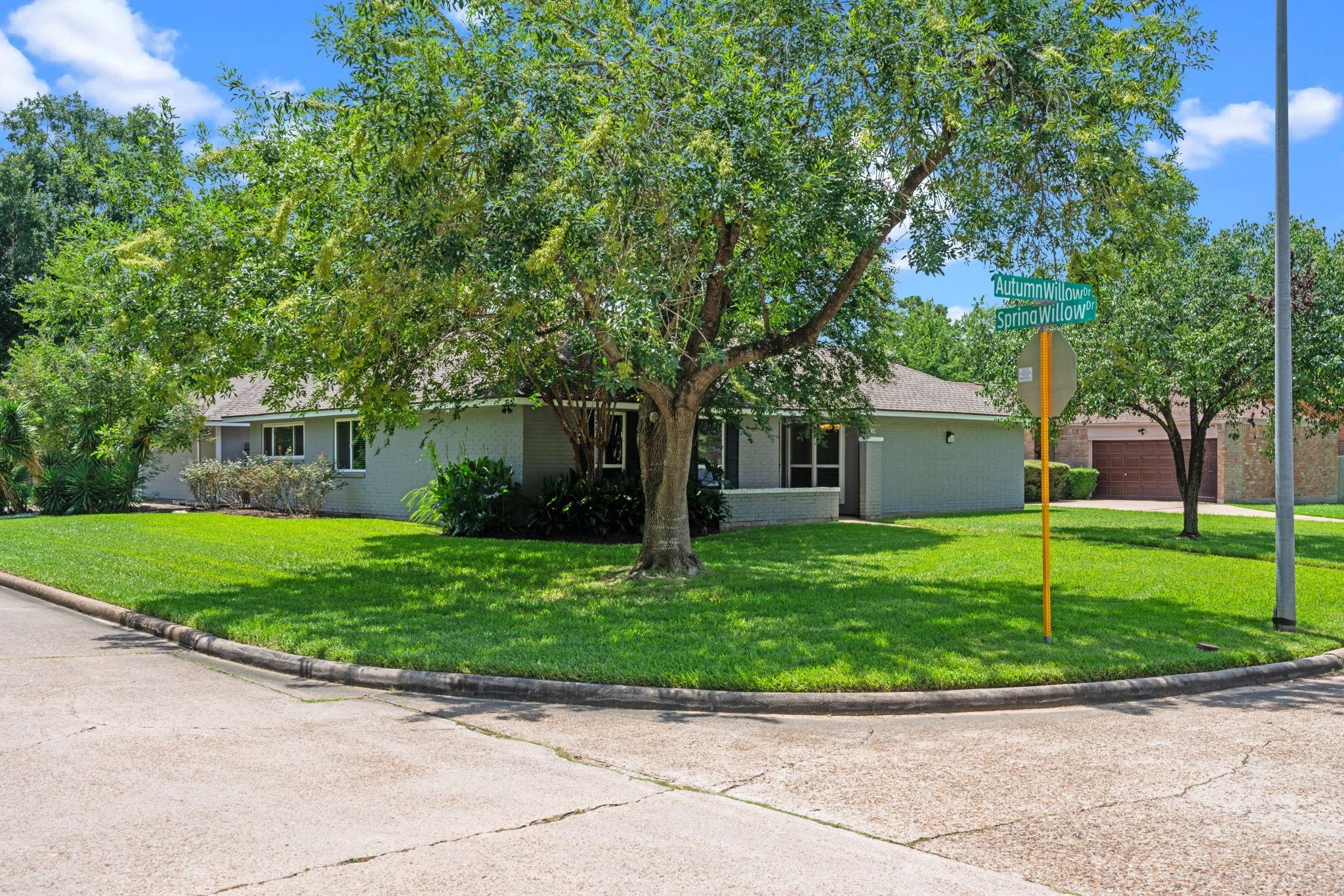 8103 Autumn Willow Drive